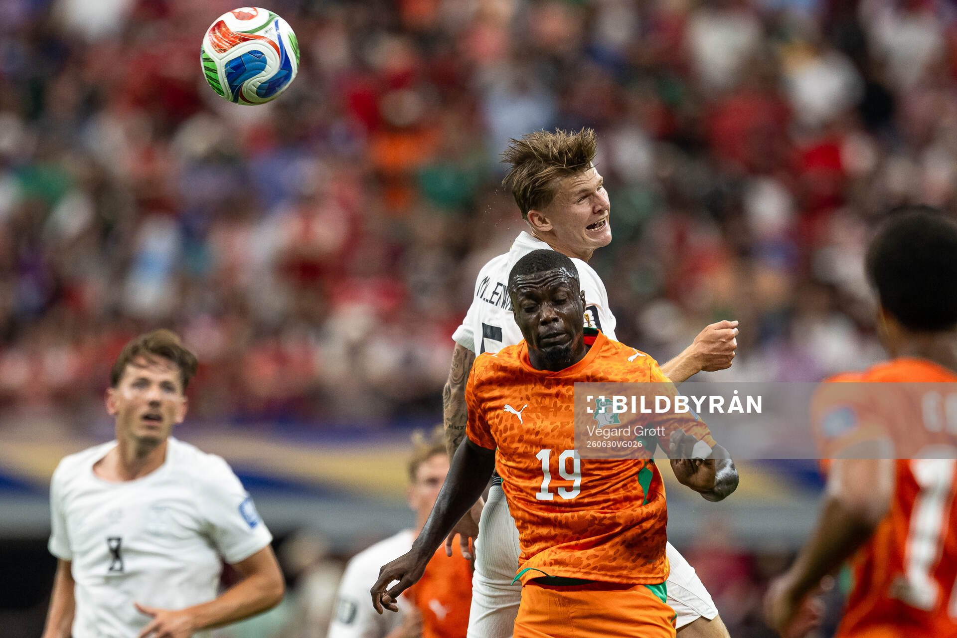 David Møller Wolfe of Norway and Nicolas Pepe of Côte