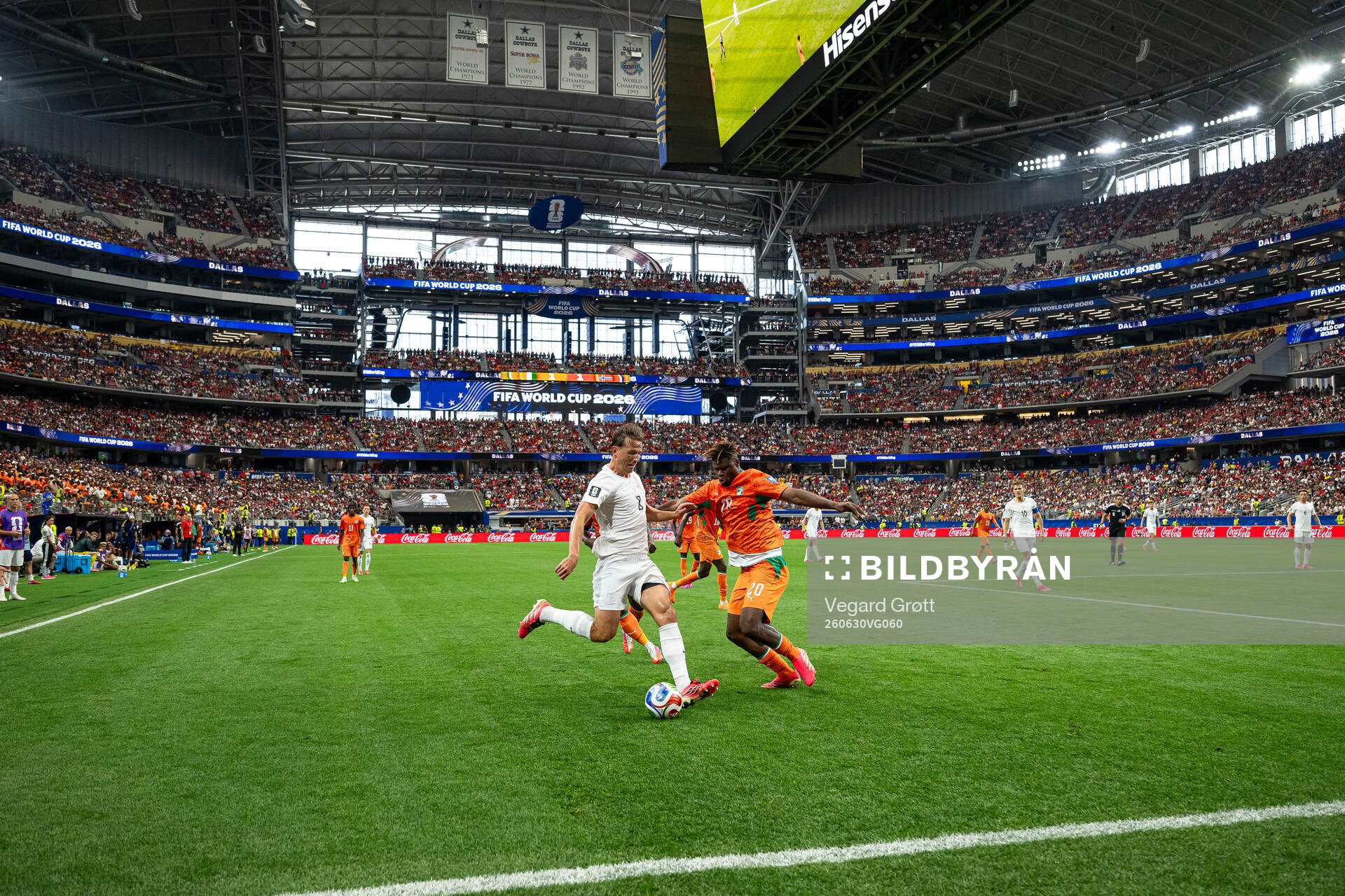 Sander Berge of Norway and Emmanuel Agbadou of Côte