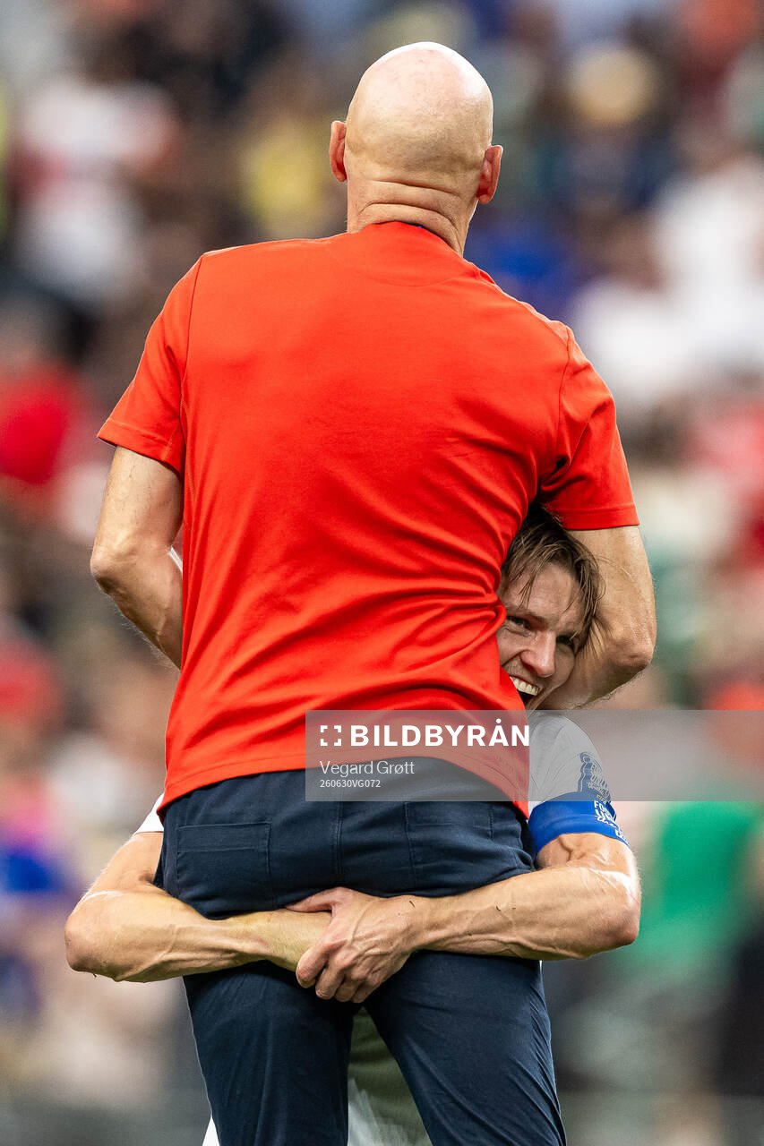 Head coach Ståle Solbakken and Martin Ødegaard of Norway