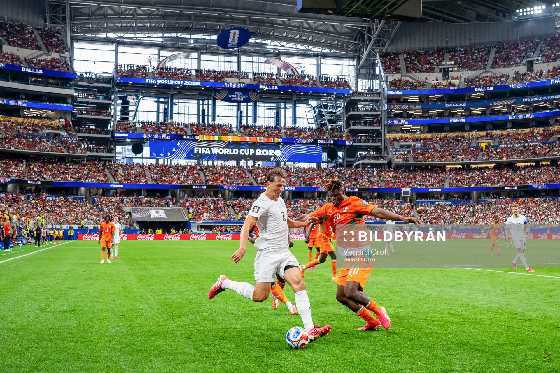 Sander Berge of Norway and Emmanuel Agbadou of Côte