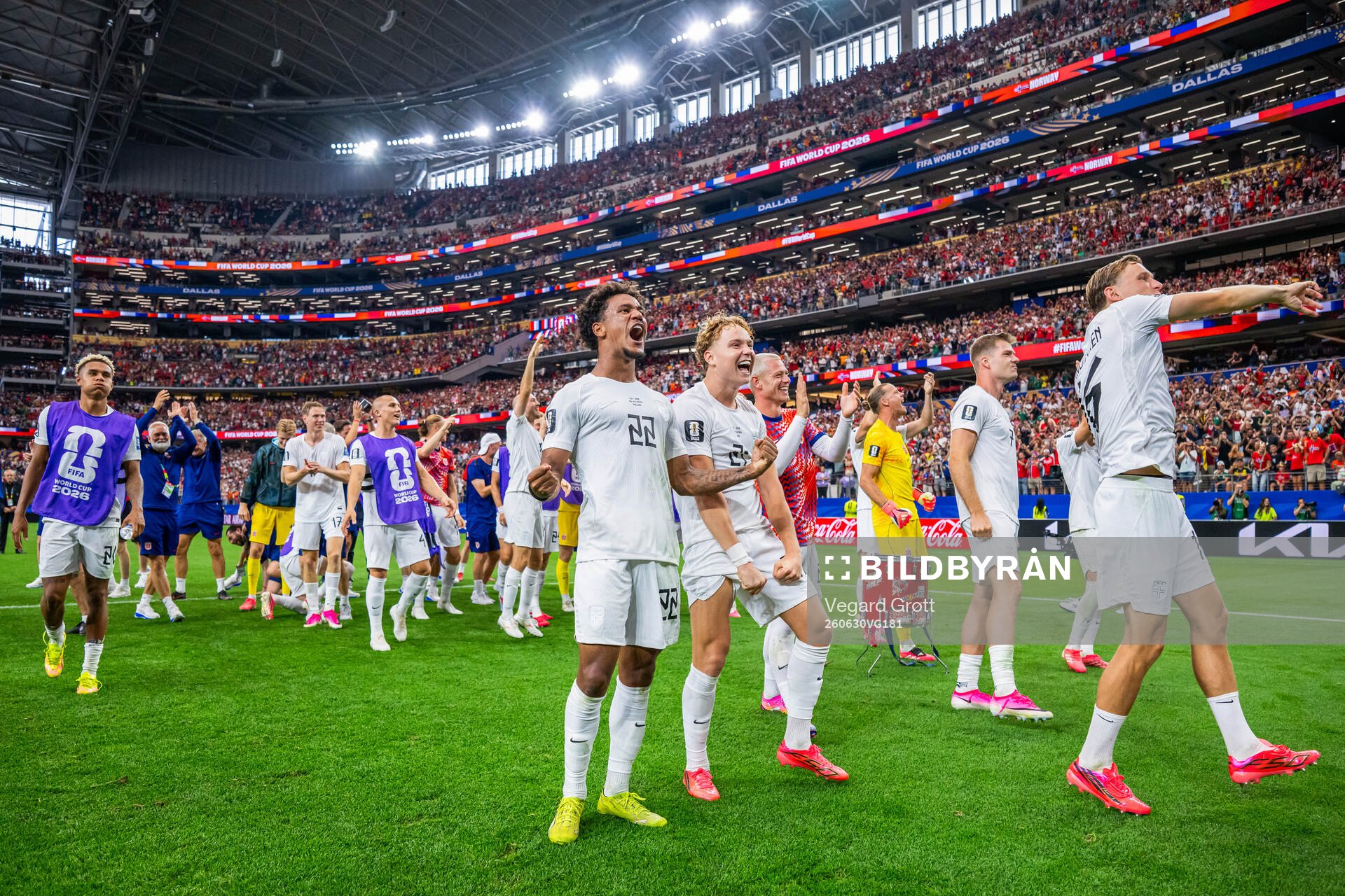 Oscar Bobb, Andreas Schjelderup and players of Norway
