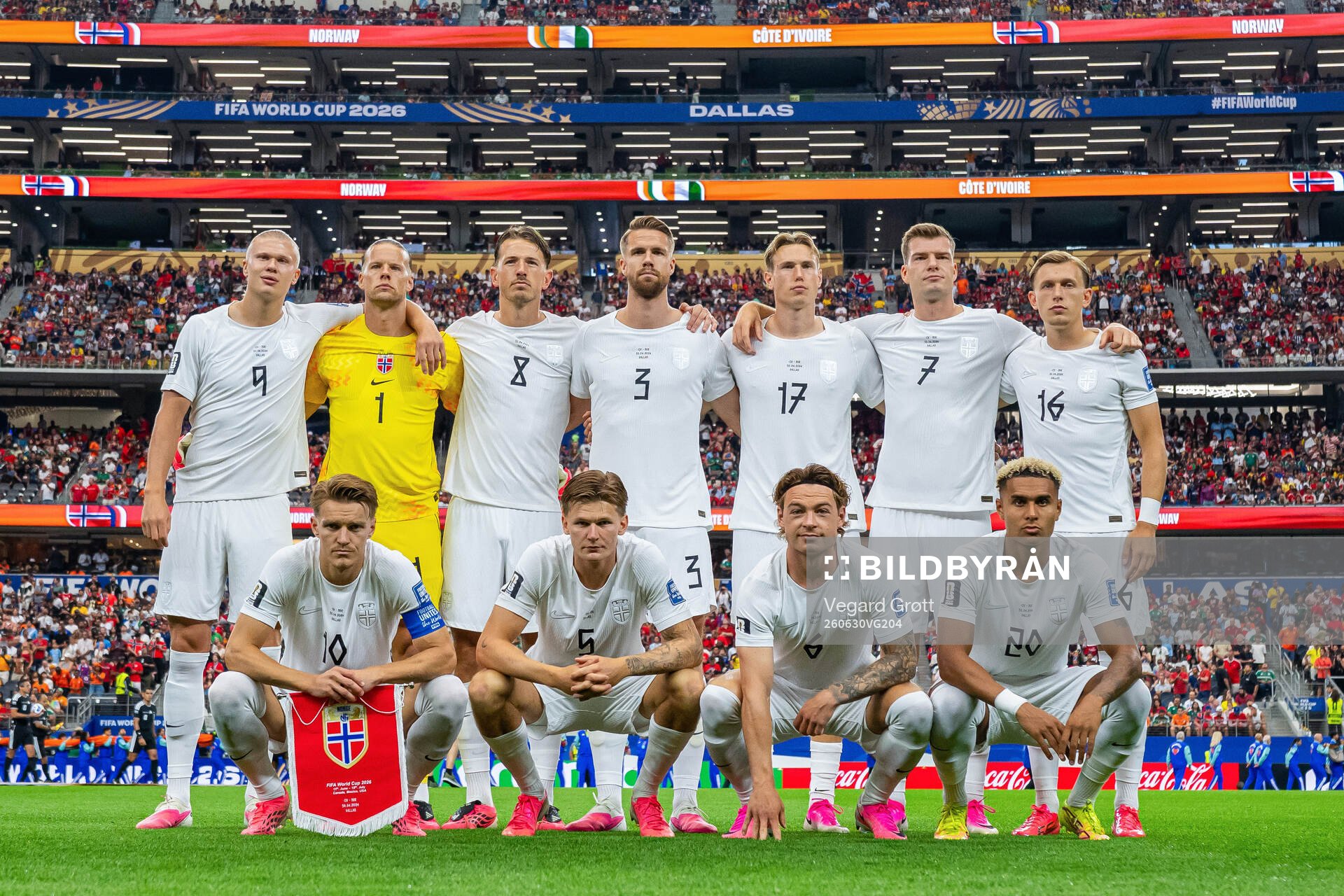 The starting eleven of Norway pose for a team photo