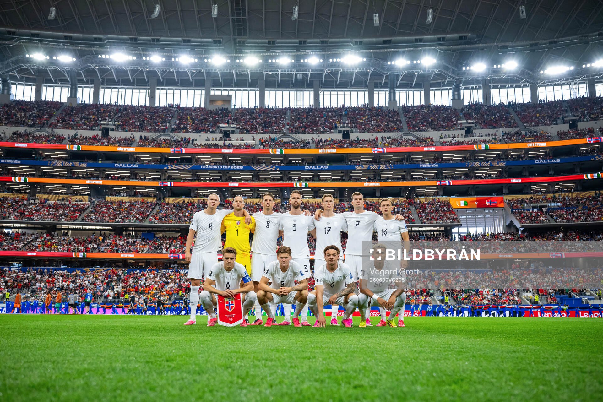 The starting eleven of Norway pose for a team photo