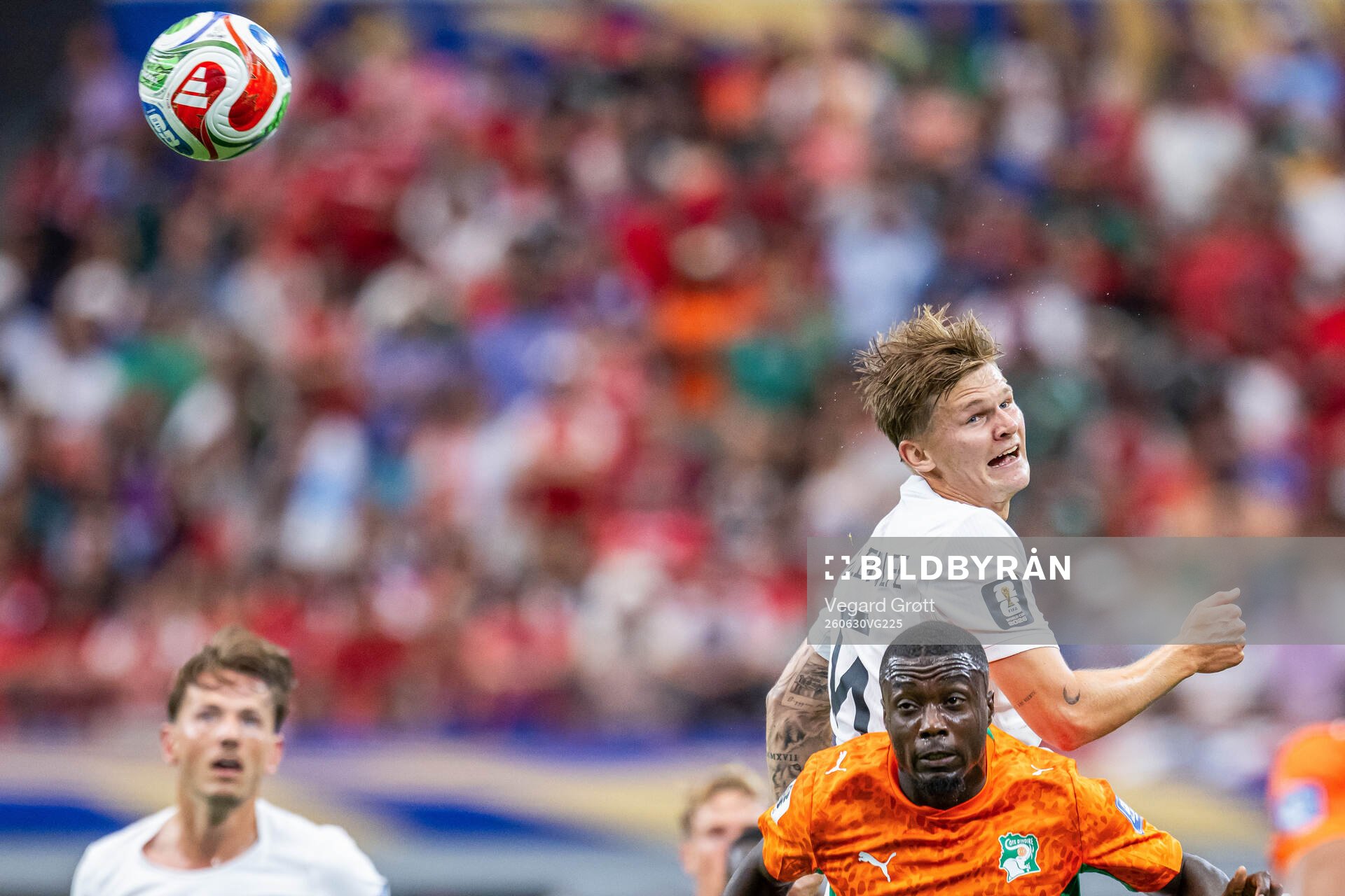 David Møller Wolfe of Norway and Nicolas Pepe of Côte