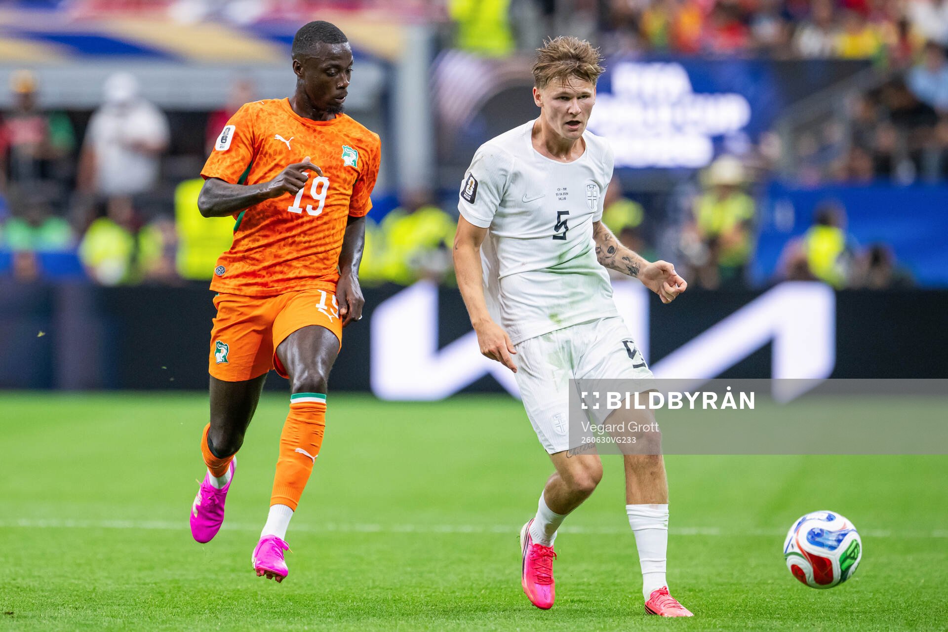Nicolas Pepe of Côte d'Ivoire and David Møller Wolfe of