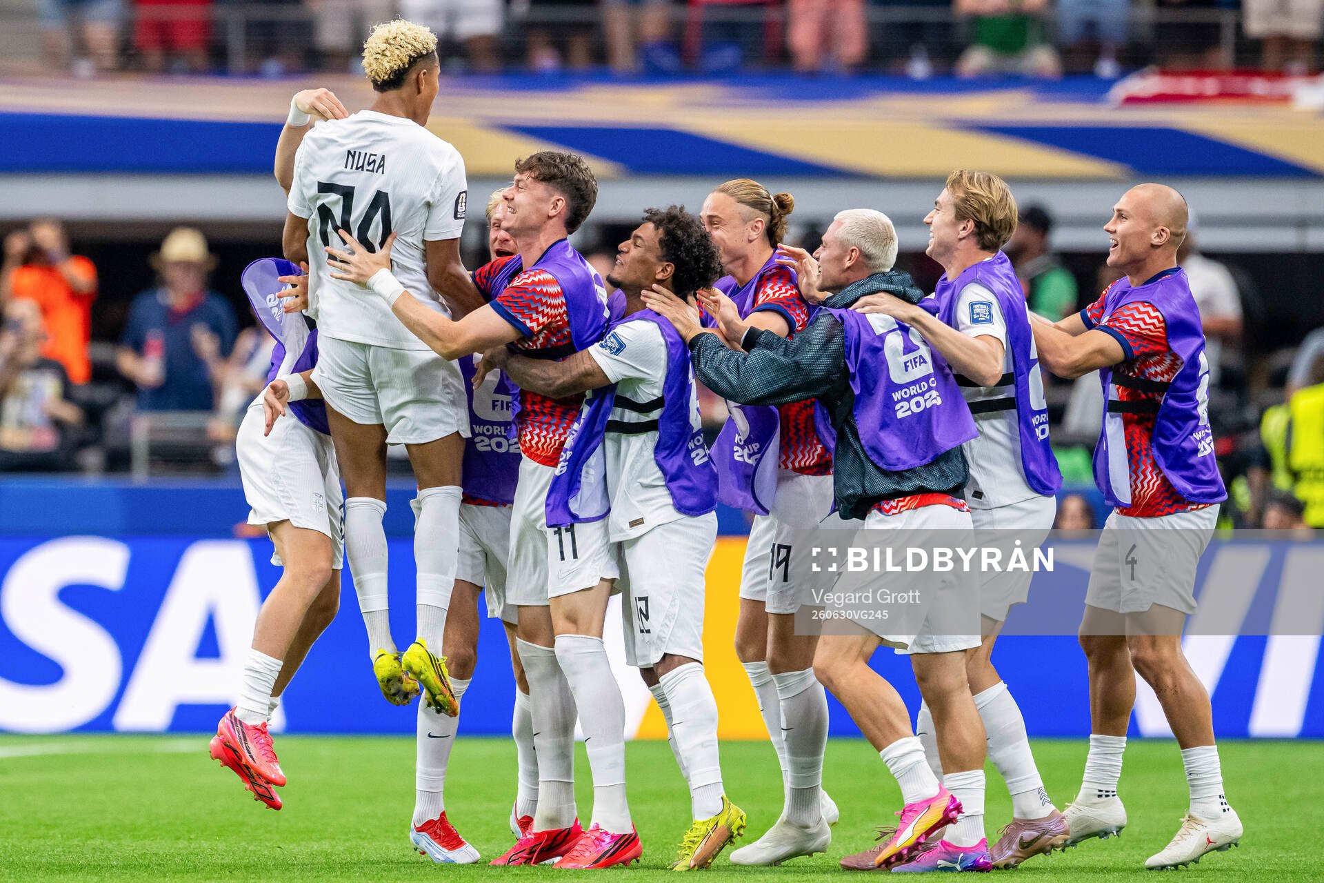 Antonio Nusa of Norway celebrates with Jørgen Strand