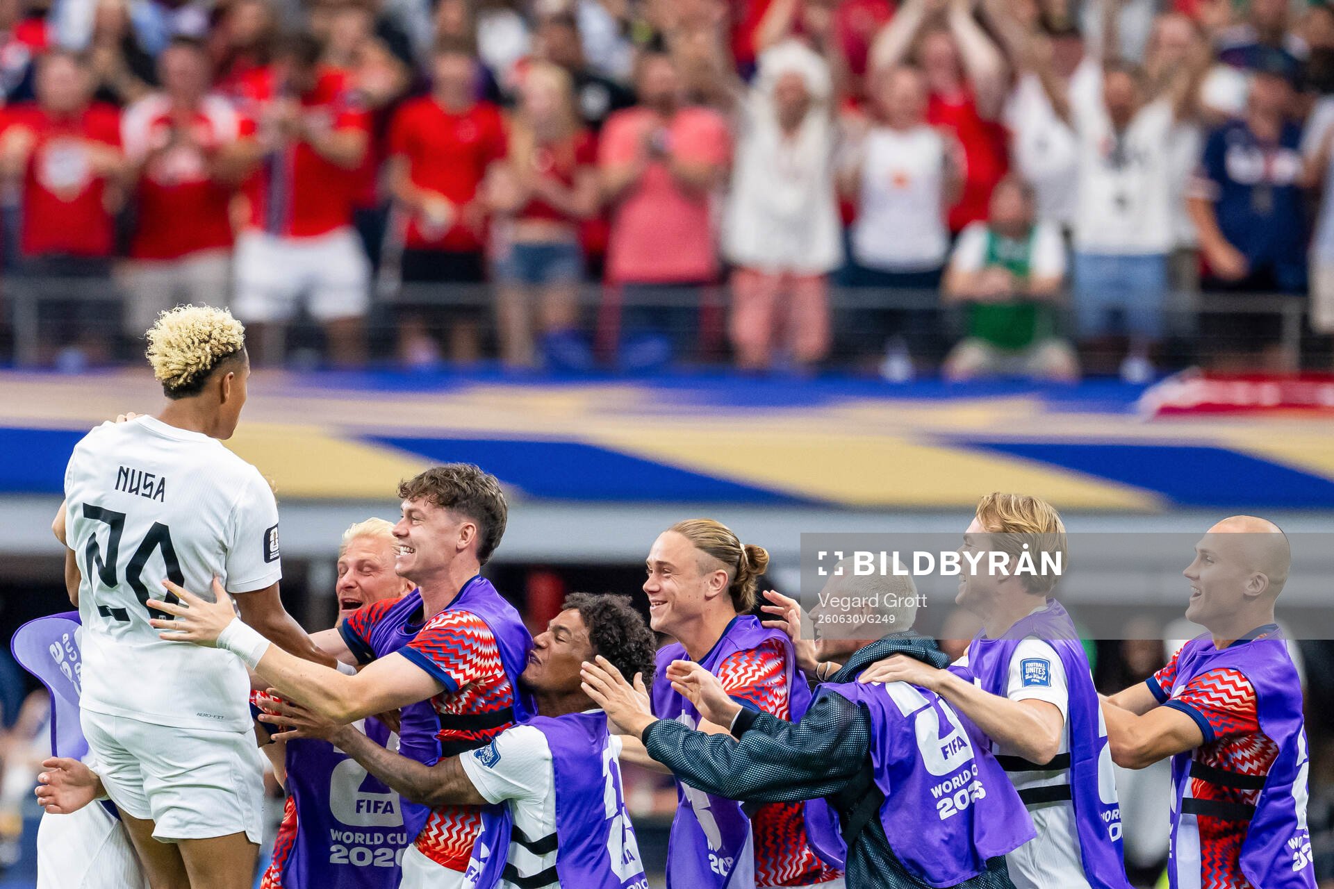 Antonio Nusa of Norway celebrates with Jørgen Strand