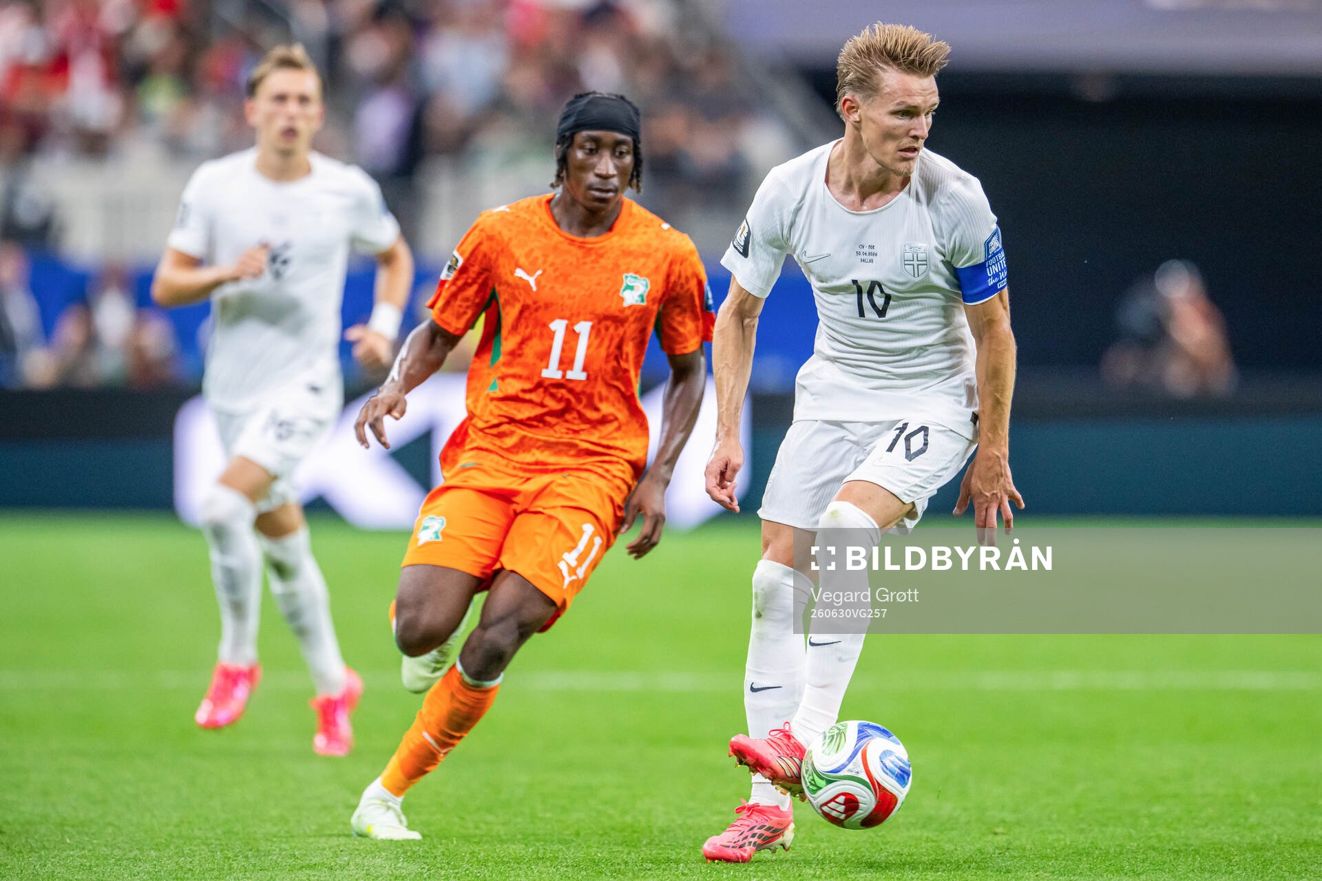 Yan Diomande of Côte d'Ivoire and Martin Ødegaard of