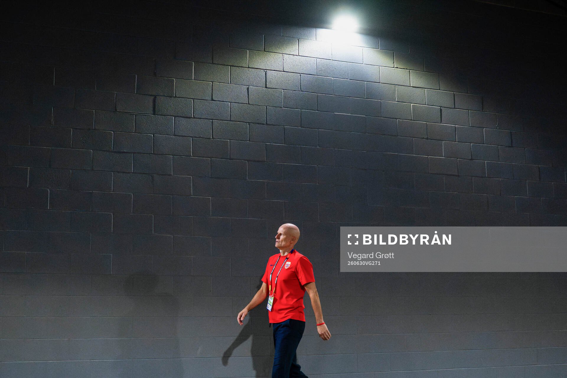 Head coach Ståle Solbakken of Norway at half-time