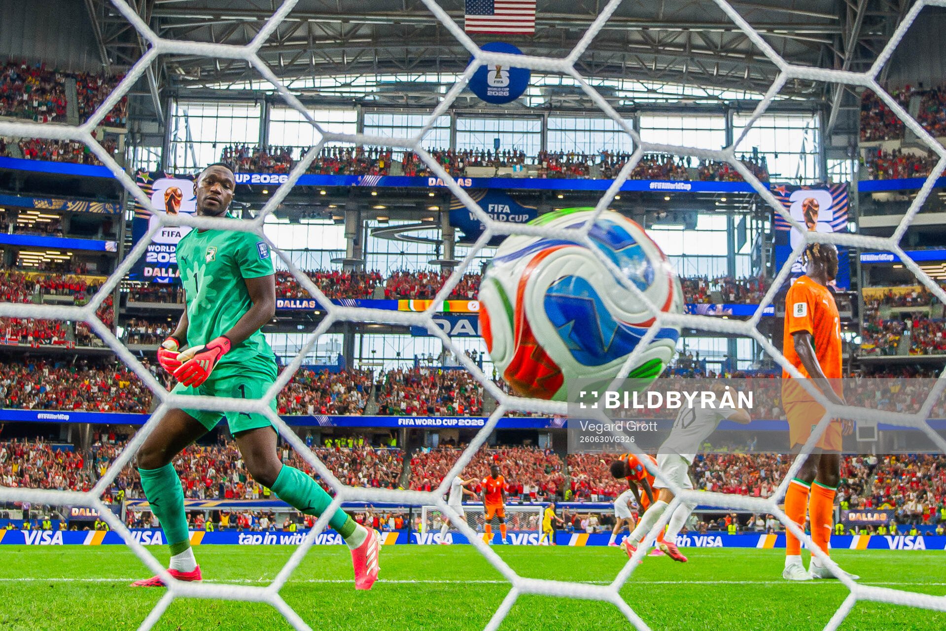 Goalkeeper Yahia Fofana of Côte d'Ivoire lets in the 1-2