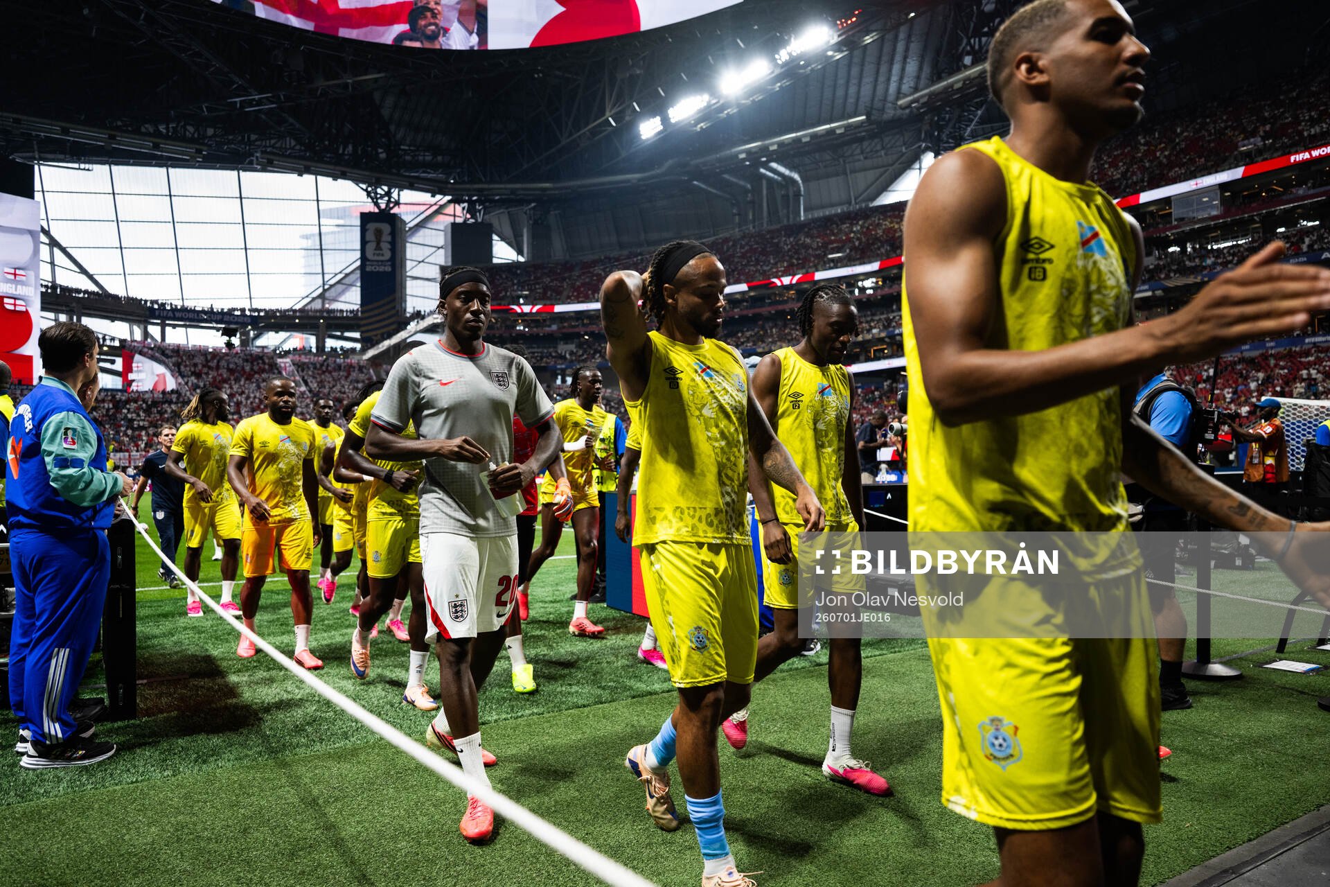 Noni Madueke of England and players of Congo DR