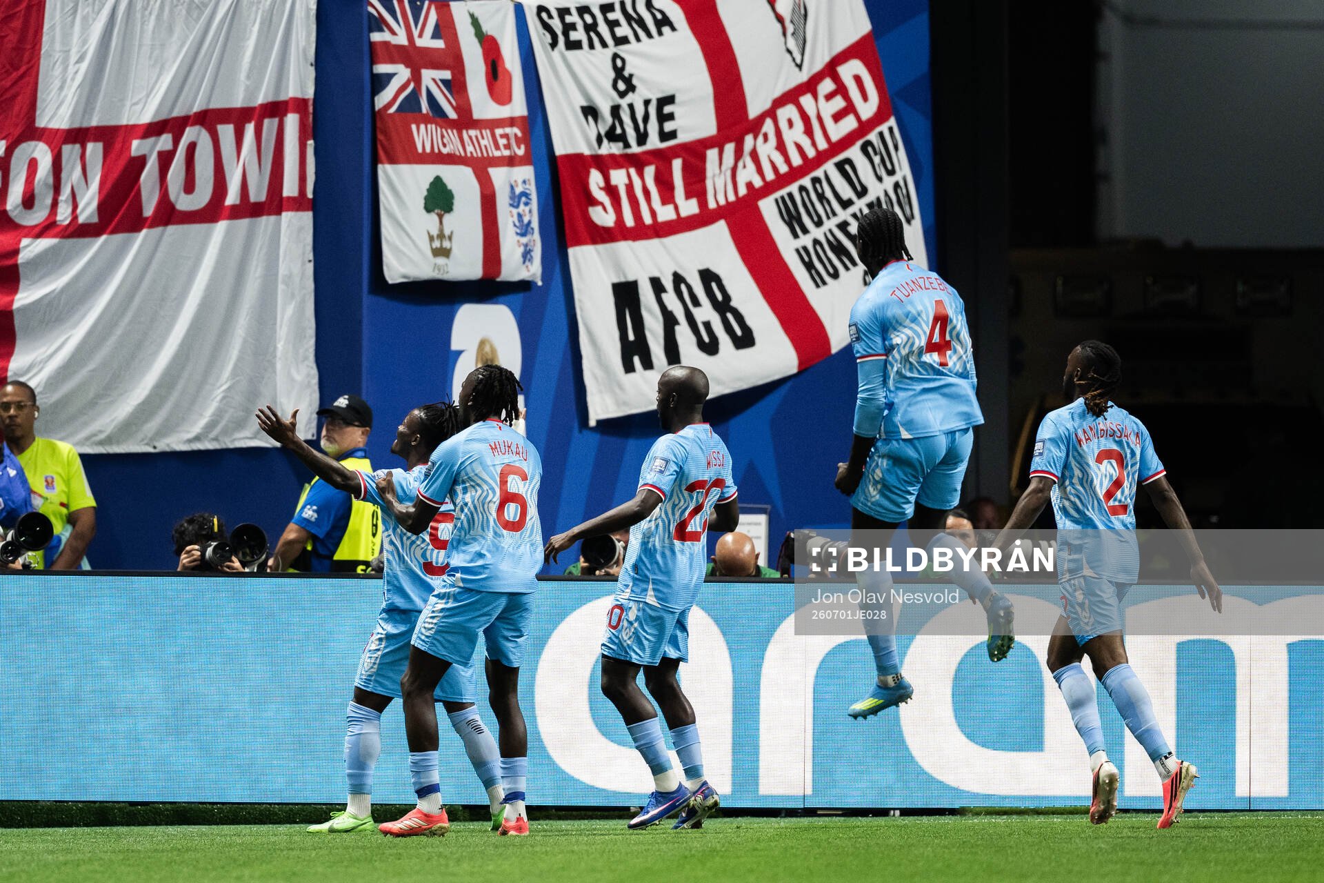 Players of Congo DR celebrate 0-1