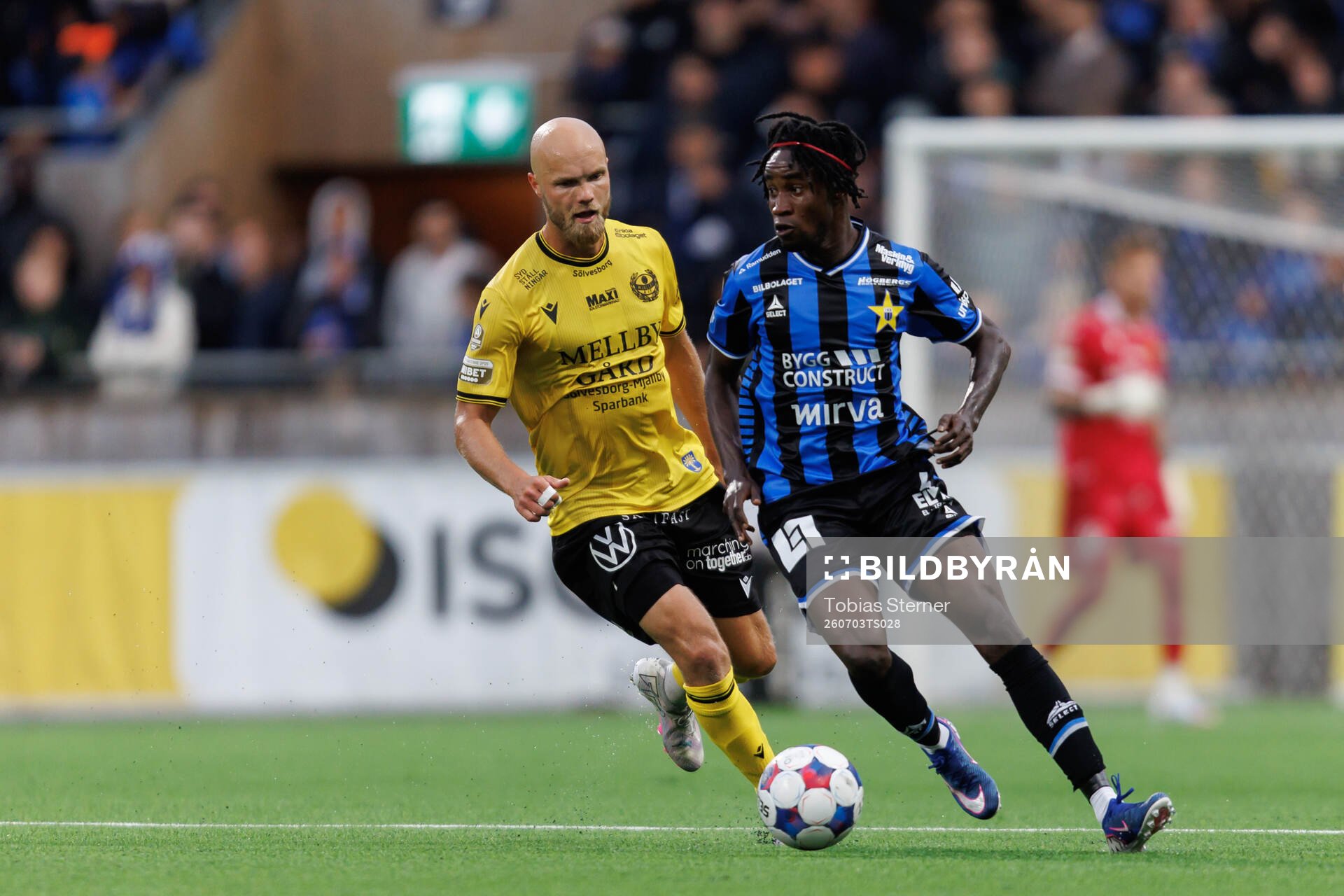 Mjällbys Viktor Gustafson och Sirius Odera Samuel
