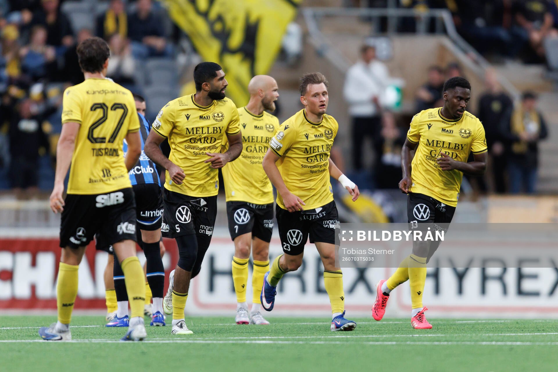 Mjällbys Aki Samuelsen jublar