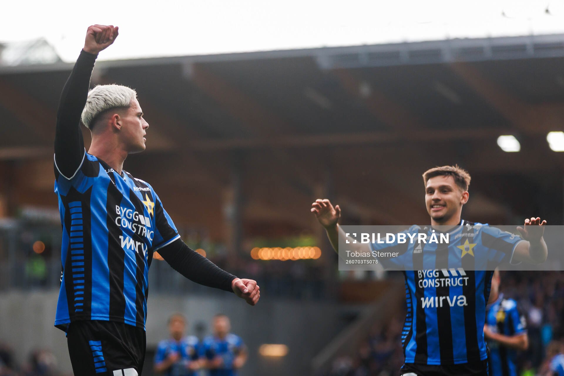 Sirius Robbie Ure och Sirius Isak Bjerkebo jublar