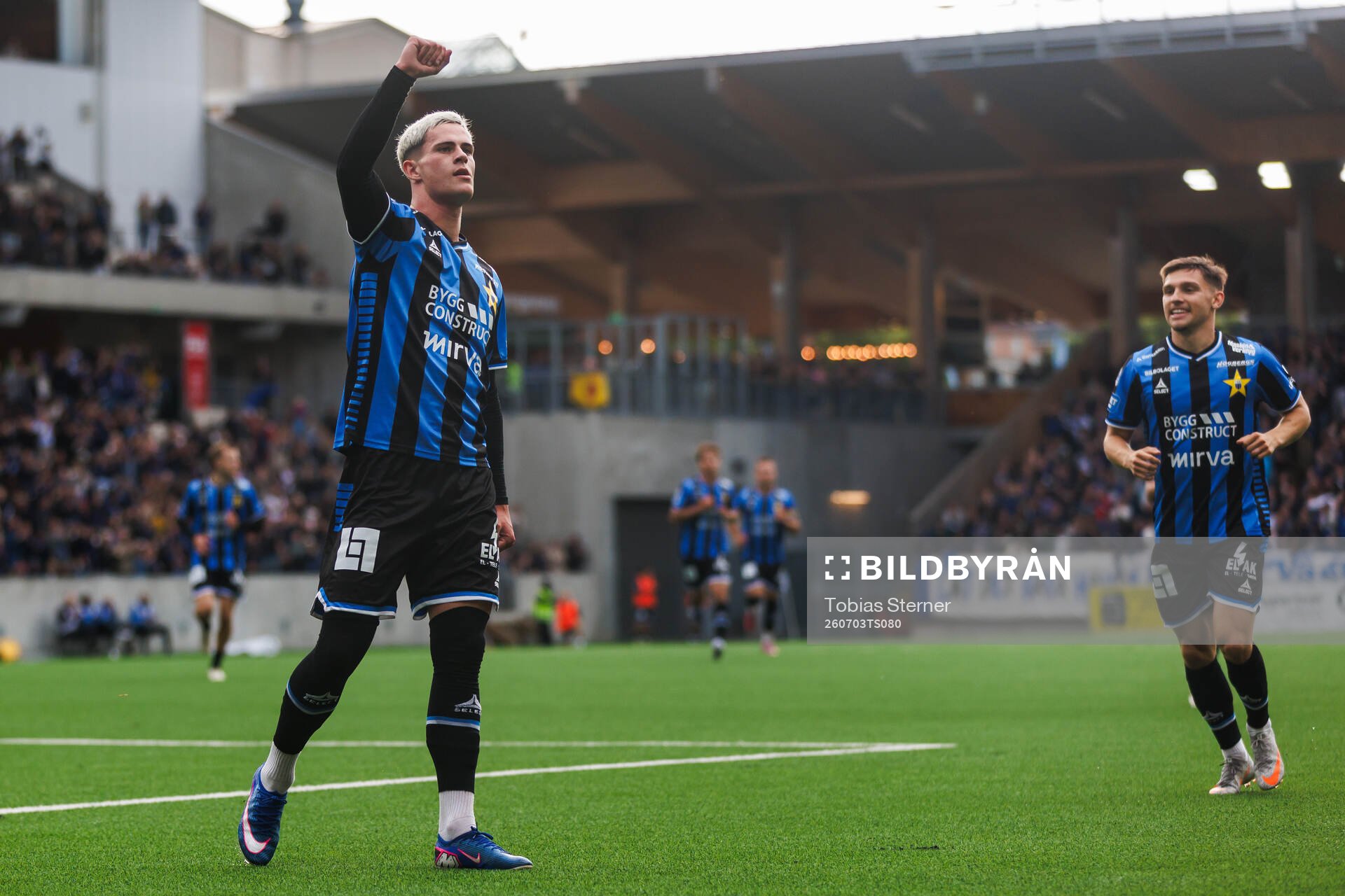 Sirius Robbie Ure och Sirius Isak Bjerkebo jublar