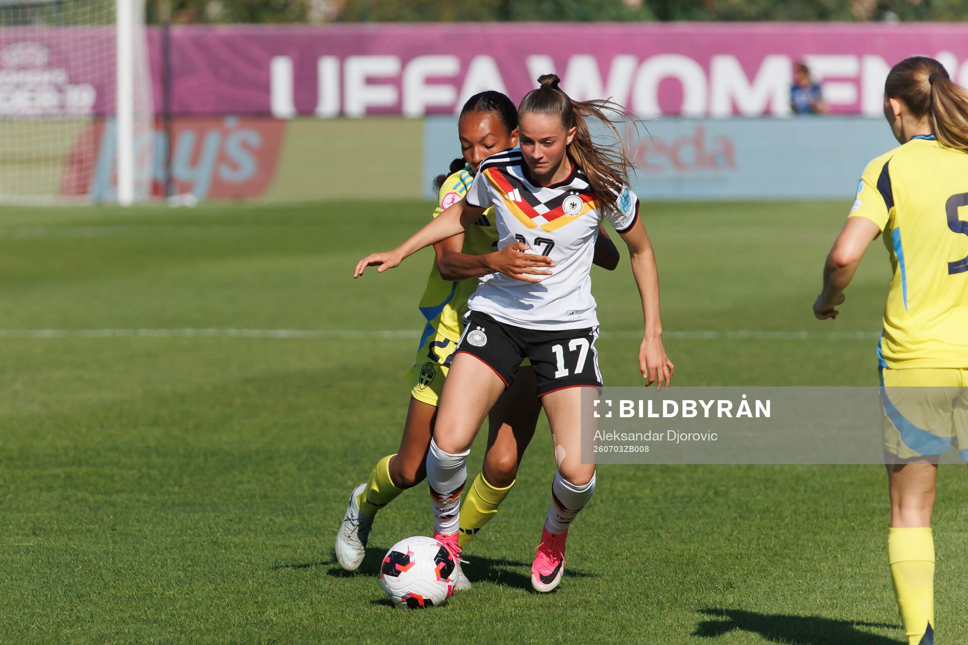 Olivia Okara of Sweden and Helen Börner of Germany