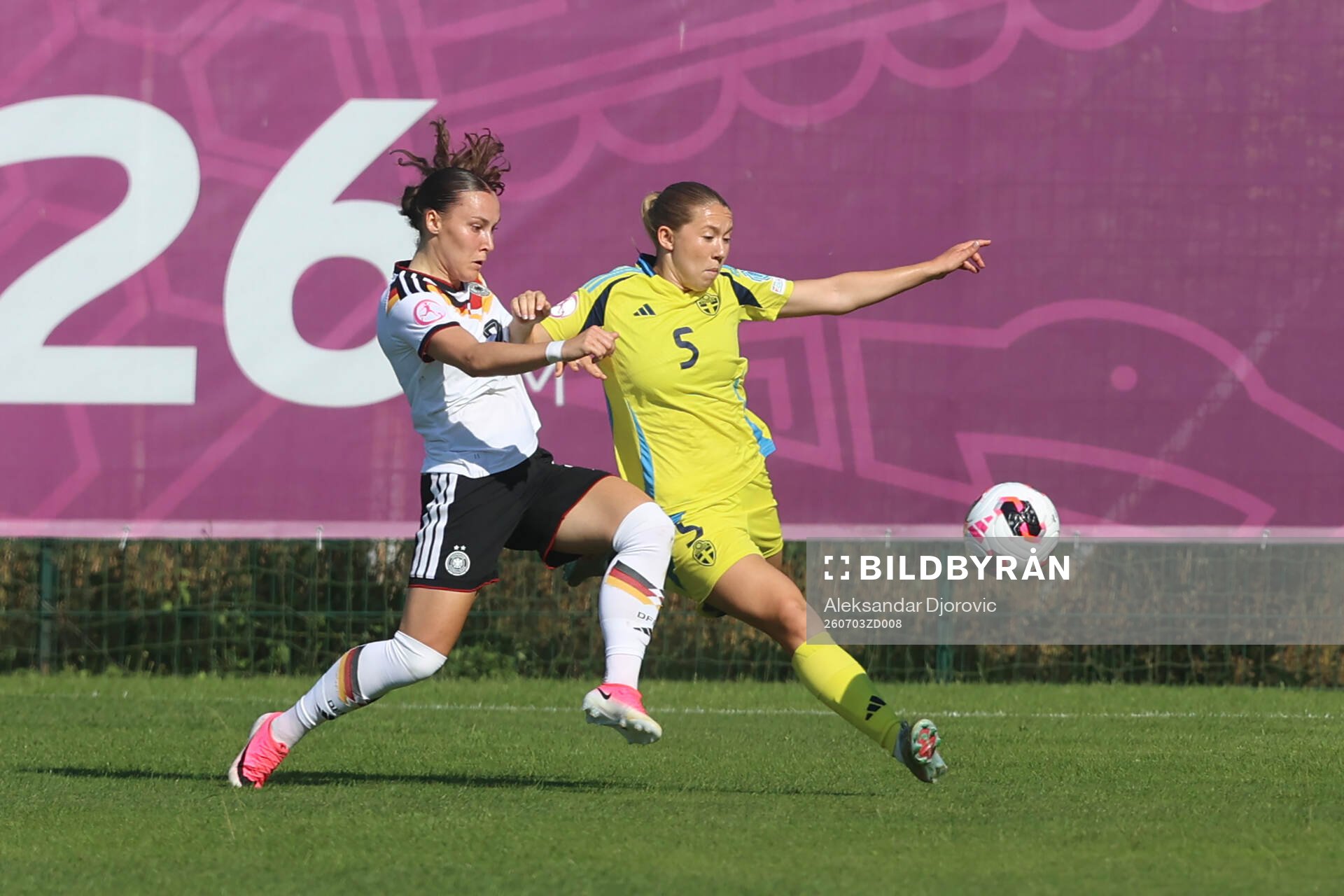 Felicia Strässer of Germany and Paula Broddner Klingspor