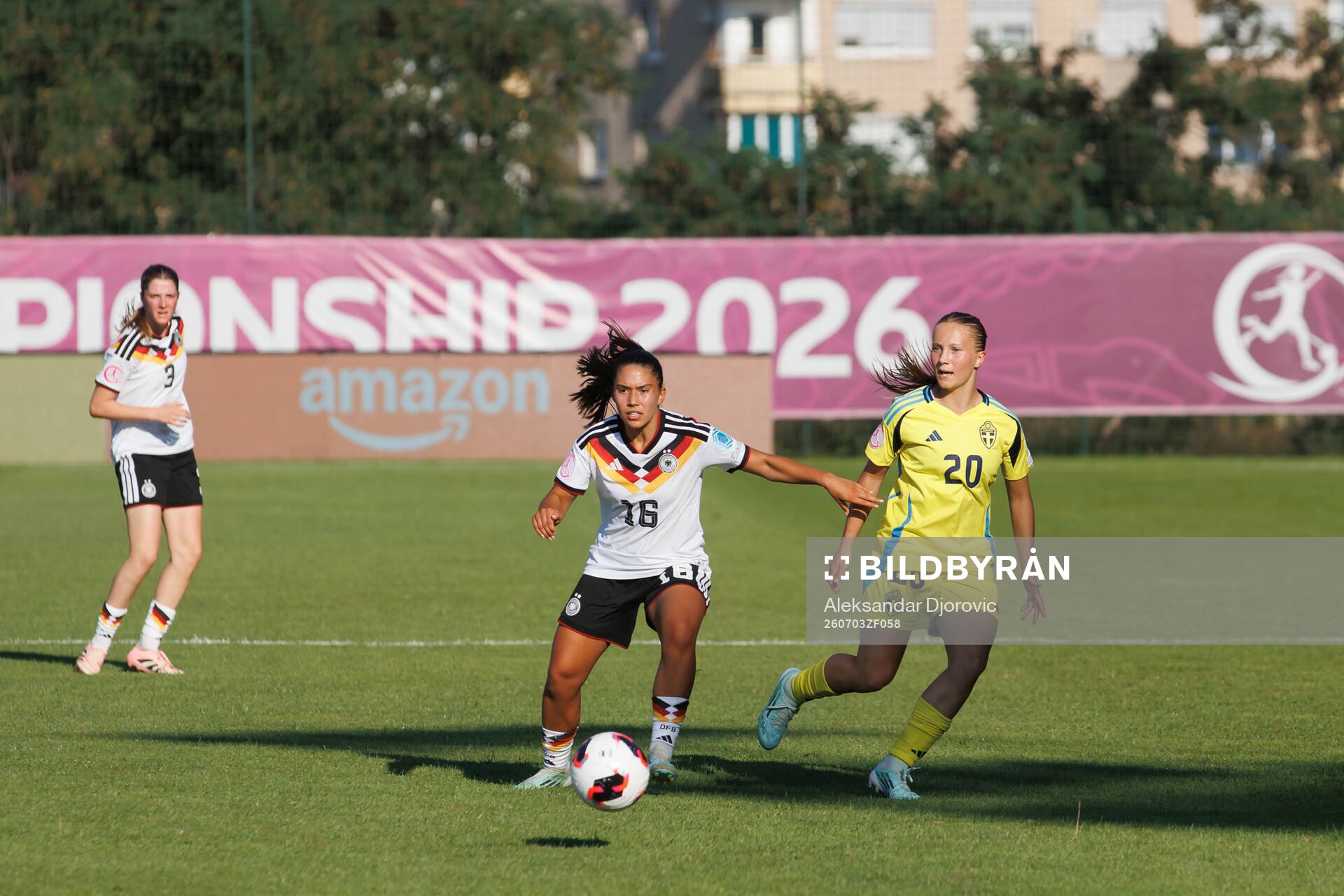 Paula Rintzner of Germany and Fanny Peterson of Sweden