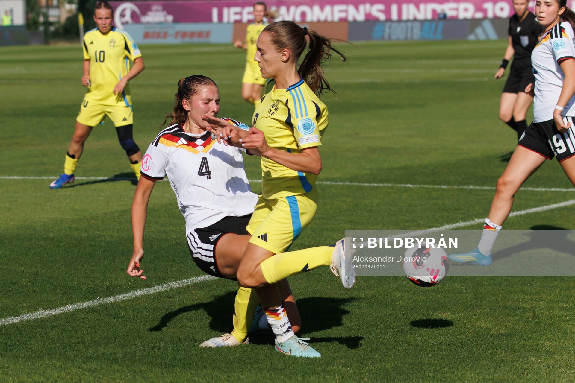 Lina Száraz of Germany and Augusta Priks of Sweden