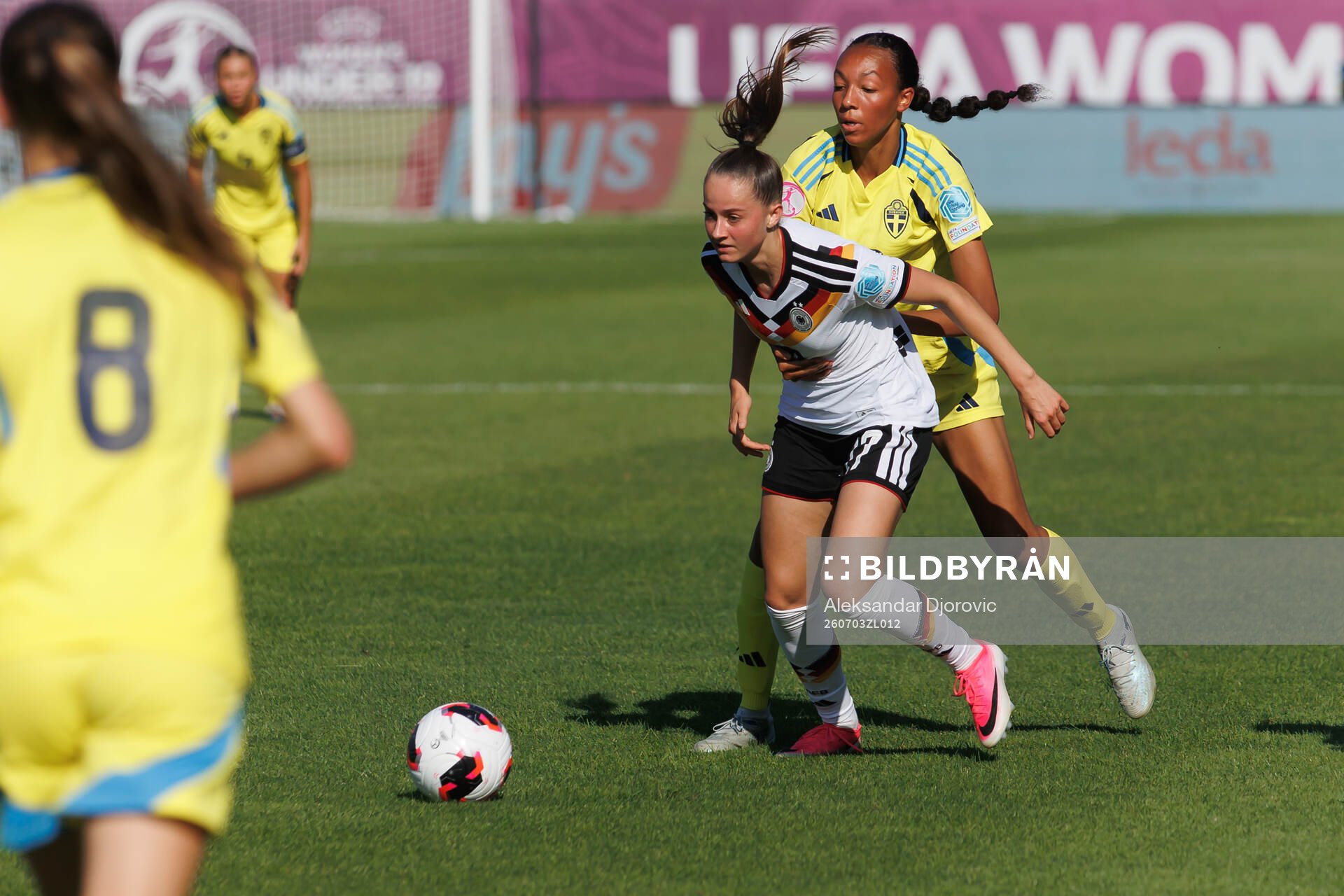 Olivia Okara of Sweden and Helen Börner of Germany