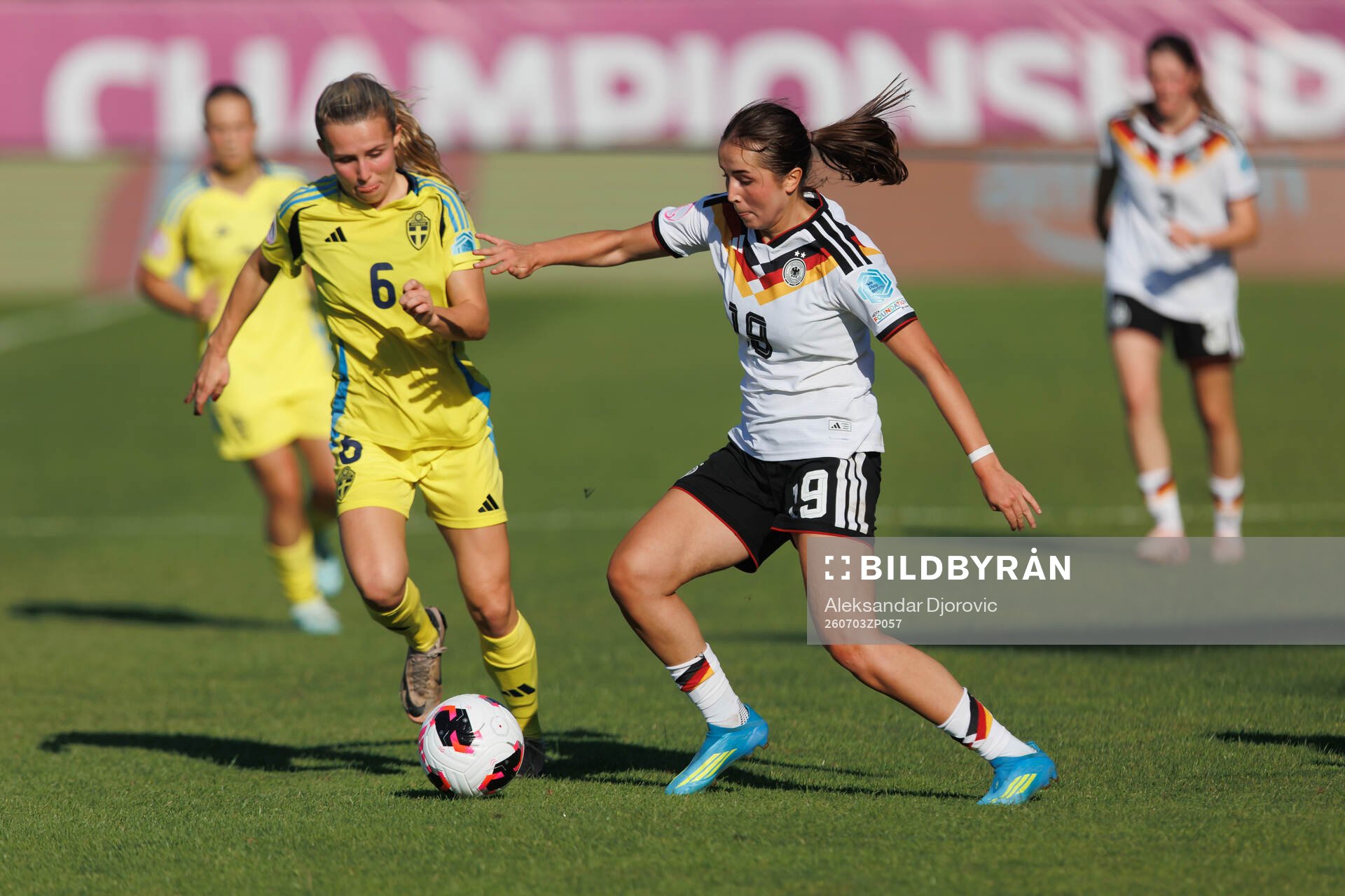 Nathalie Staaf of Sweden and Laila Portella of Germany
