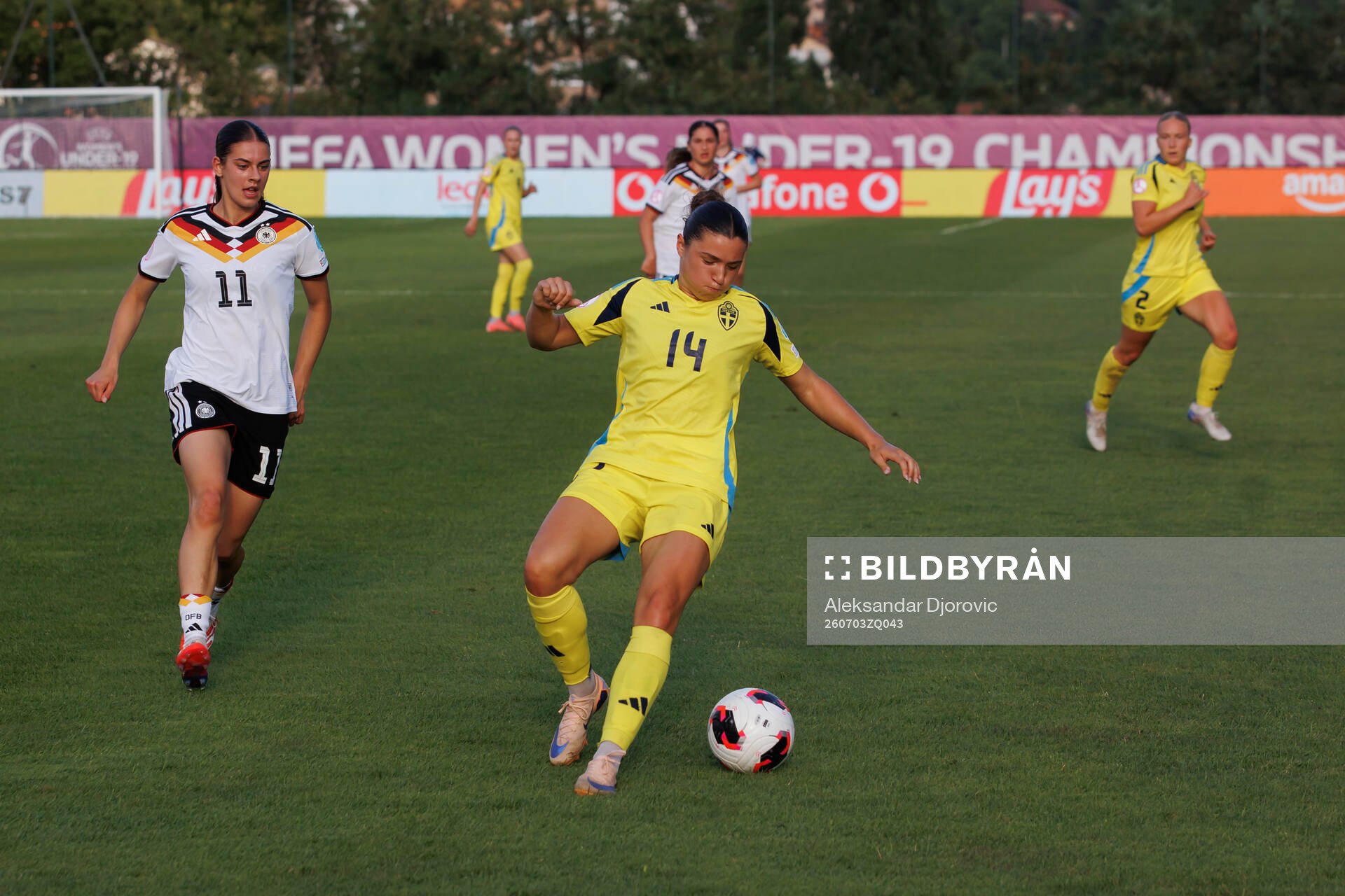 Leni Eggert of Germany and Thea Staffansson of Sweden