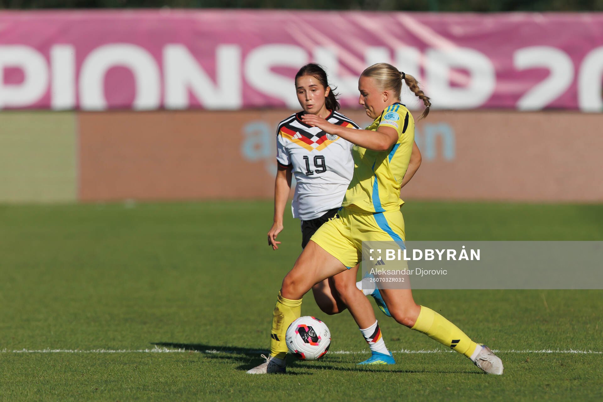 Laila Portella of Germany and Thindra Mattsson of Sweden