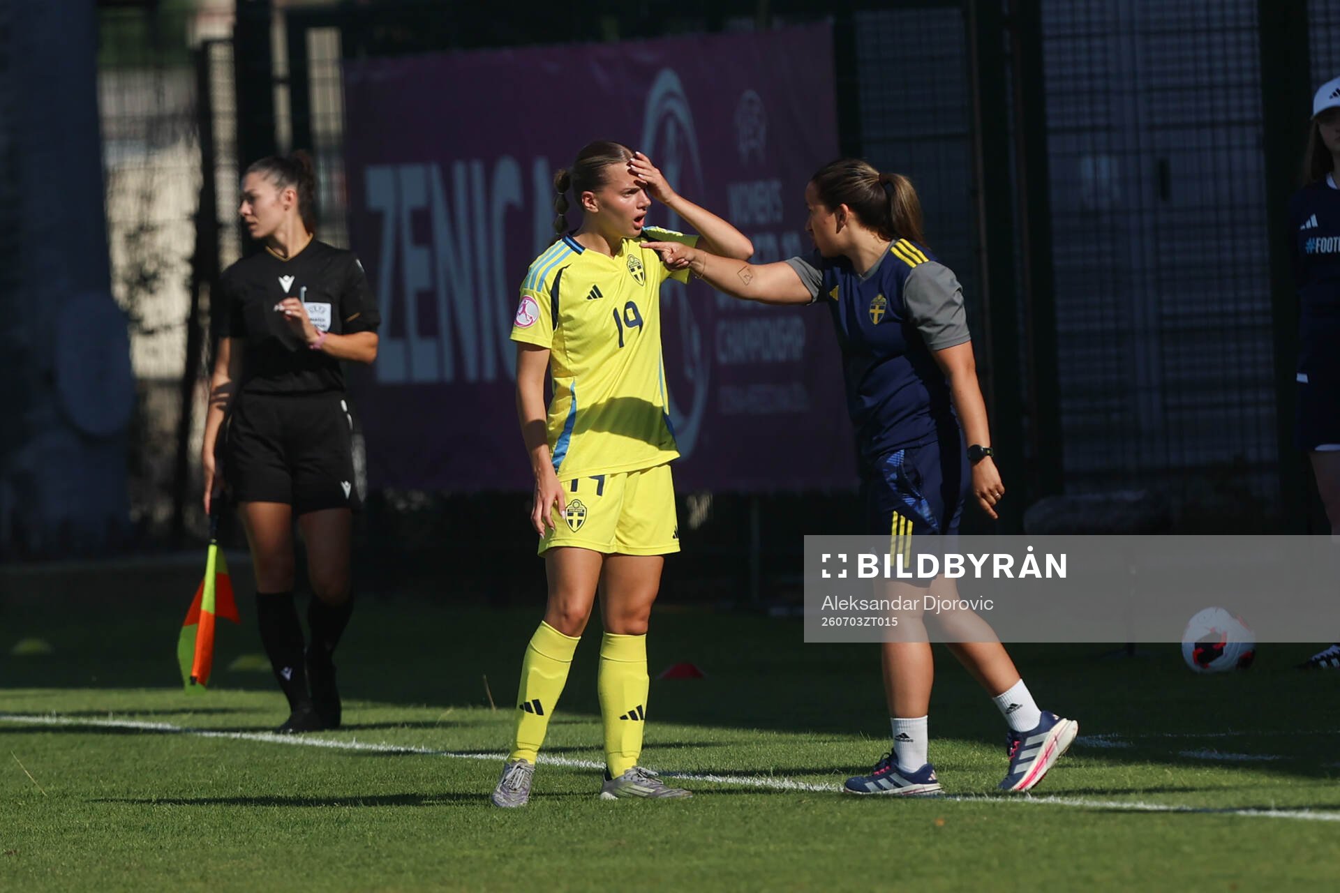 Agnes Ekberg and Head coach Briana Campos of Sweden