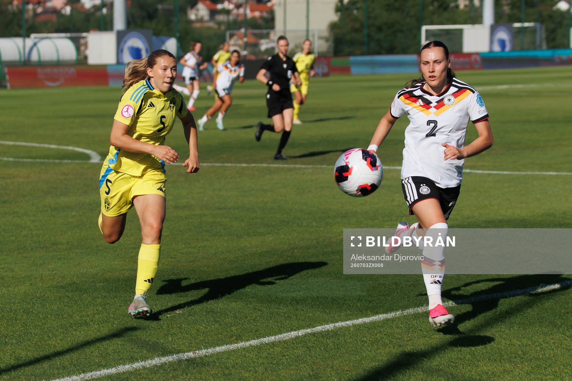 Paula Broddner Klingspor of Sweden and Felicia Strässer of