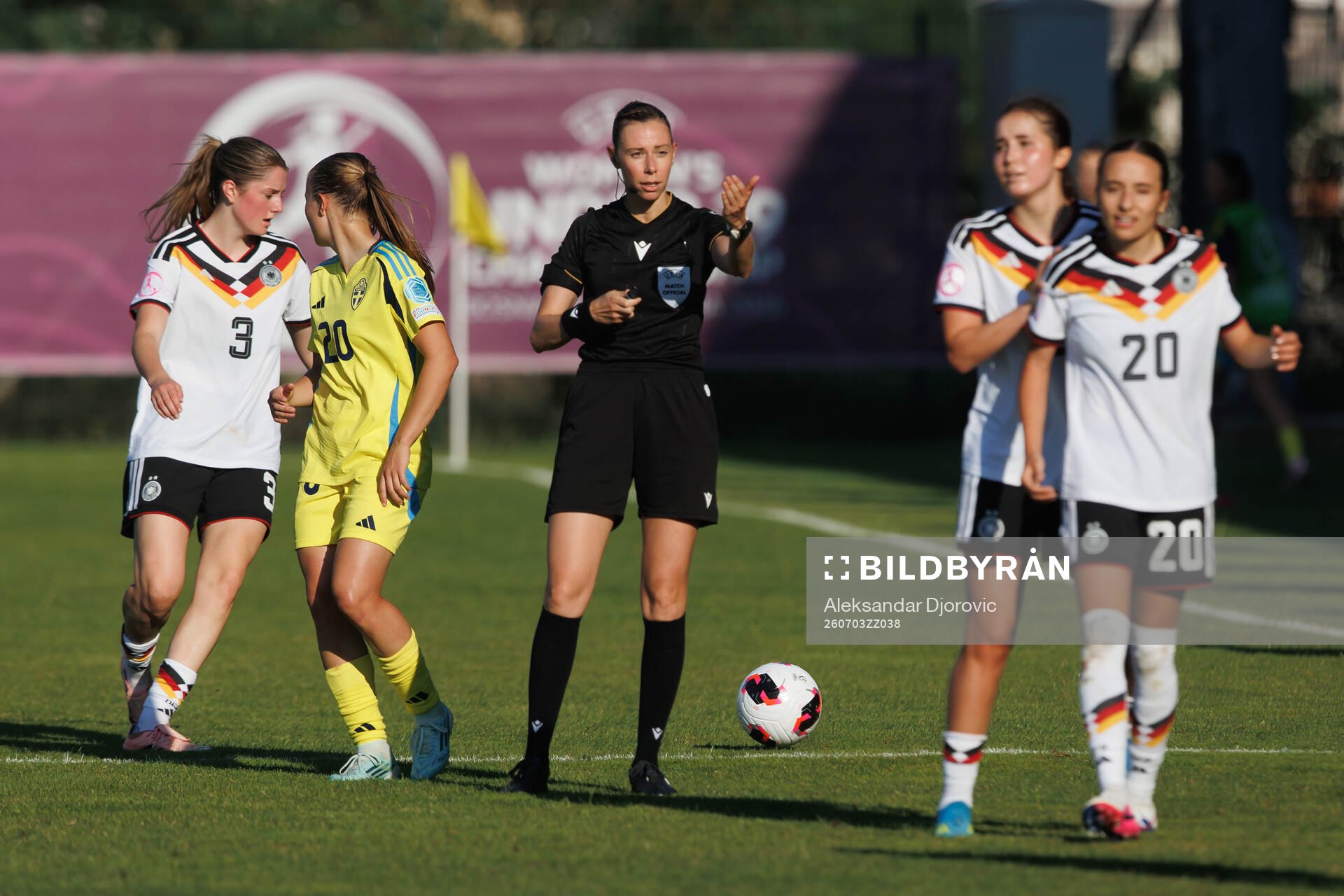 Referee Alexandra Collin