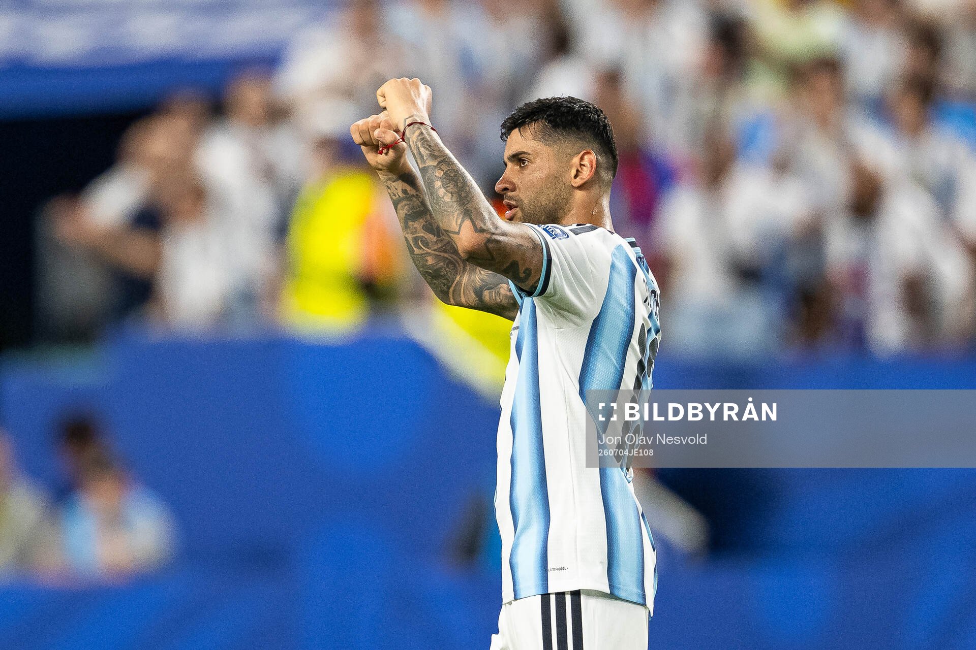 Cristian Romero of Argentina celebrates