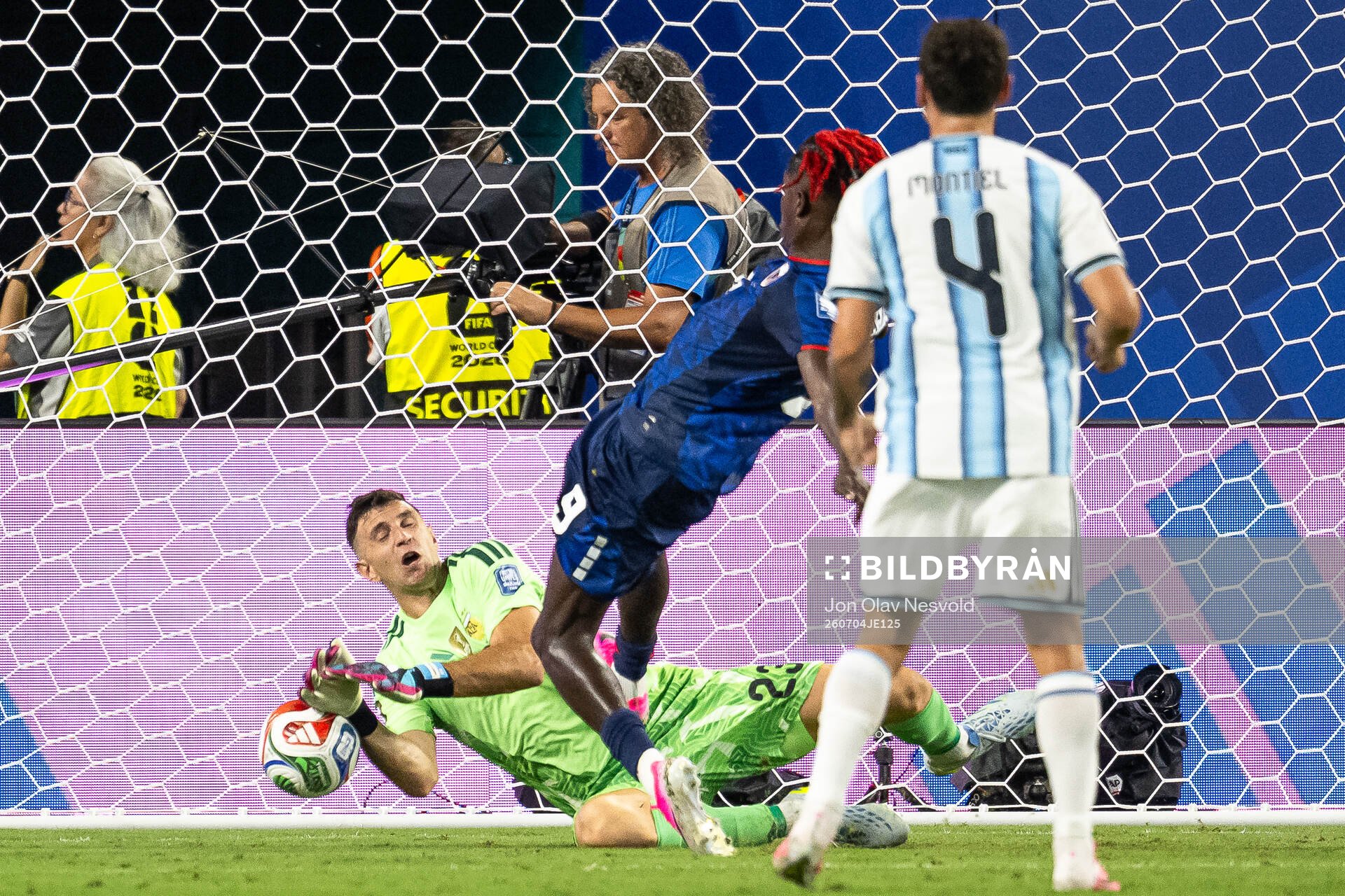 Goalkeeper Emiliano Martinez of Argentina and Gilson