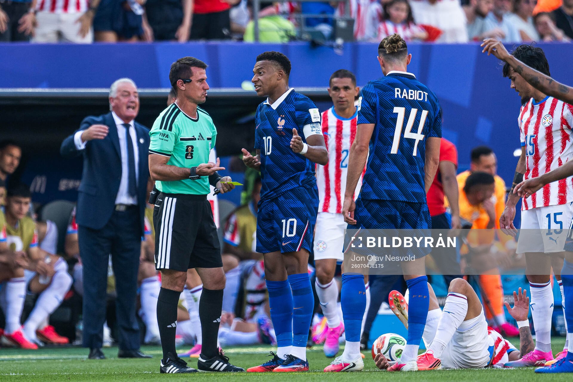 Head coach Gustavo Julio Alfaro of Paraguay, Referee Ilgiz
