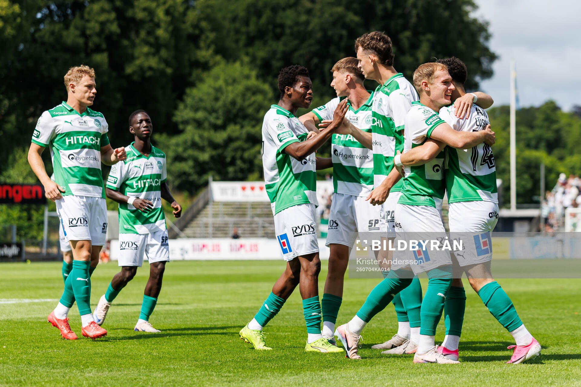 Västerås Mikkel Ladefoged jublar