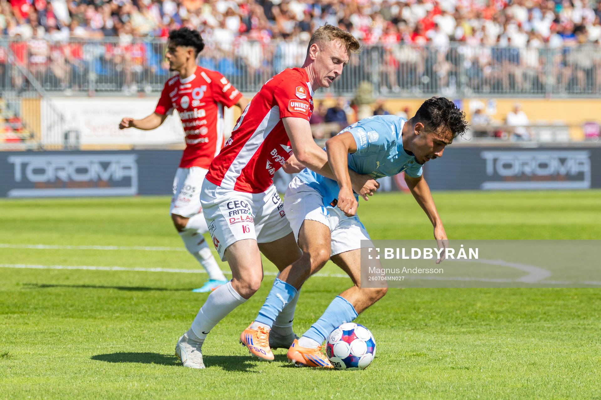 Degerfors Sebastian Ohlsson  ochMalmö FFs Adrian Skogmar