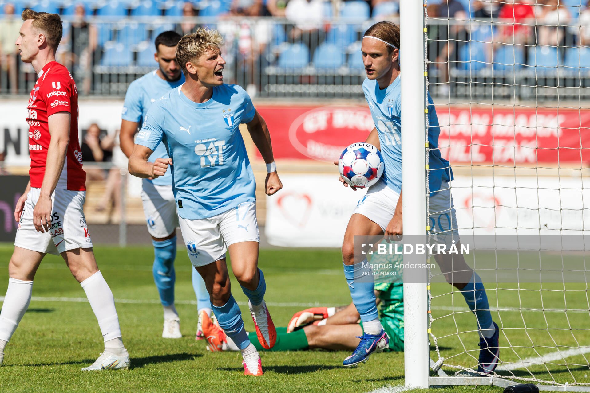 Malmö FFs Jens Stryger Larsen och Erik Botheim jublar