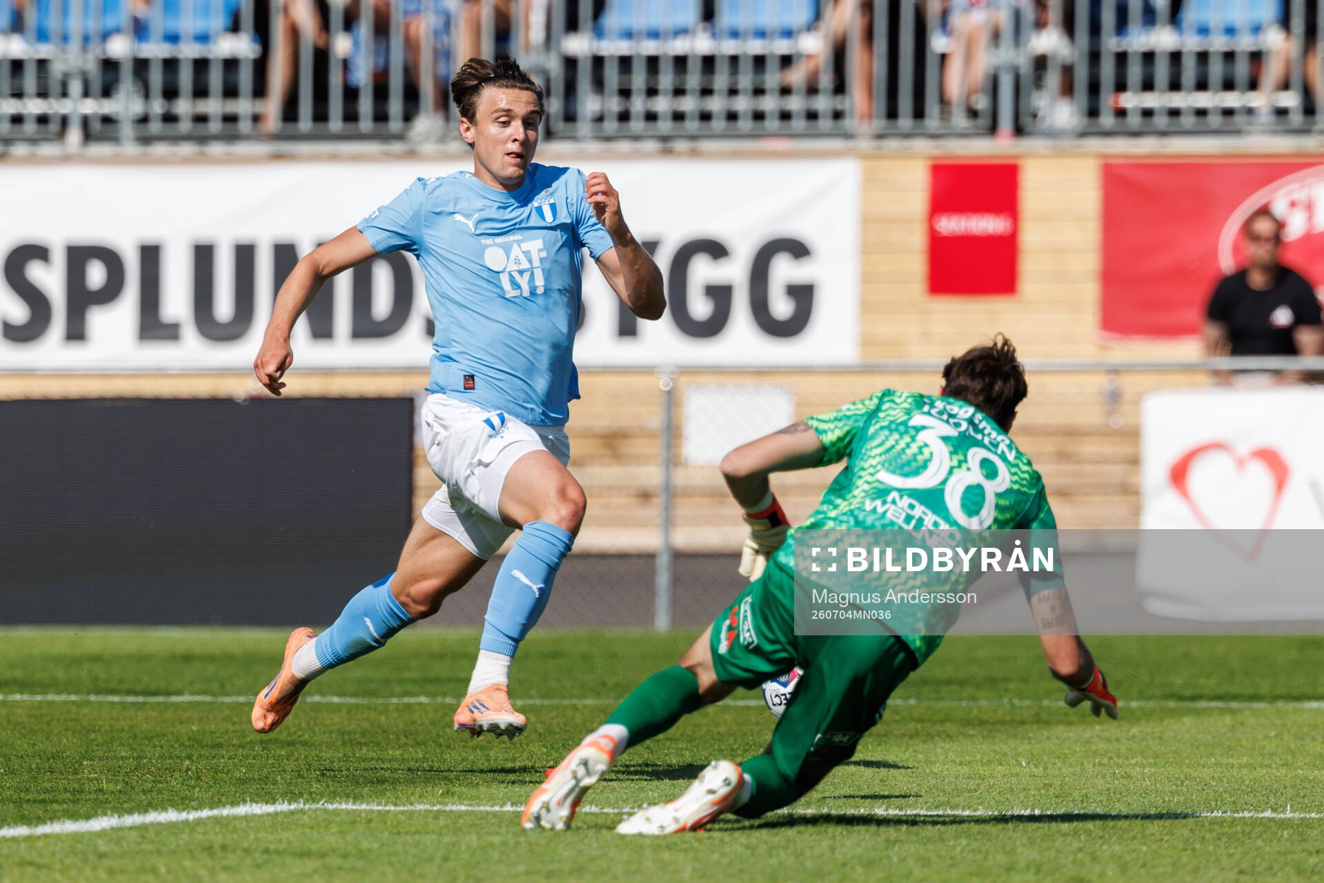Malmö FFs Oscar Sjöstrand och Degerfors målvakt Matvei