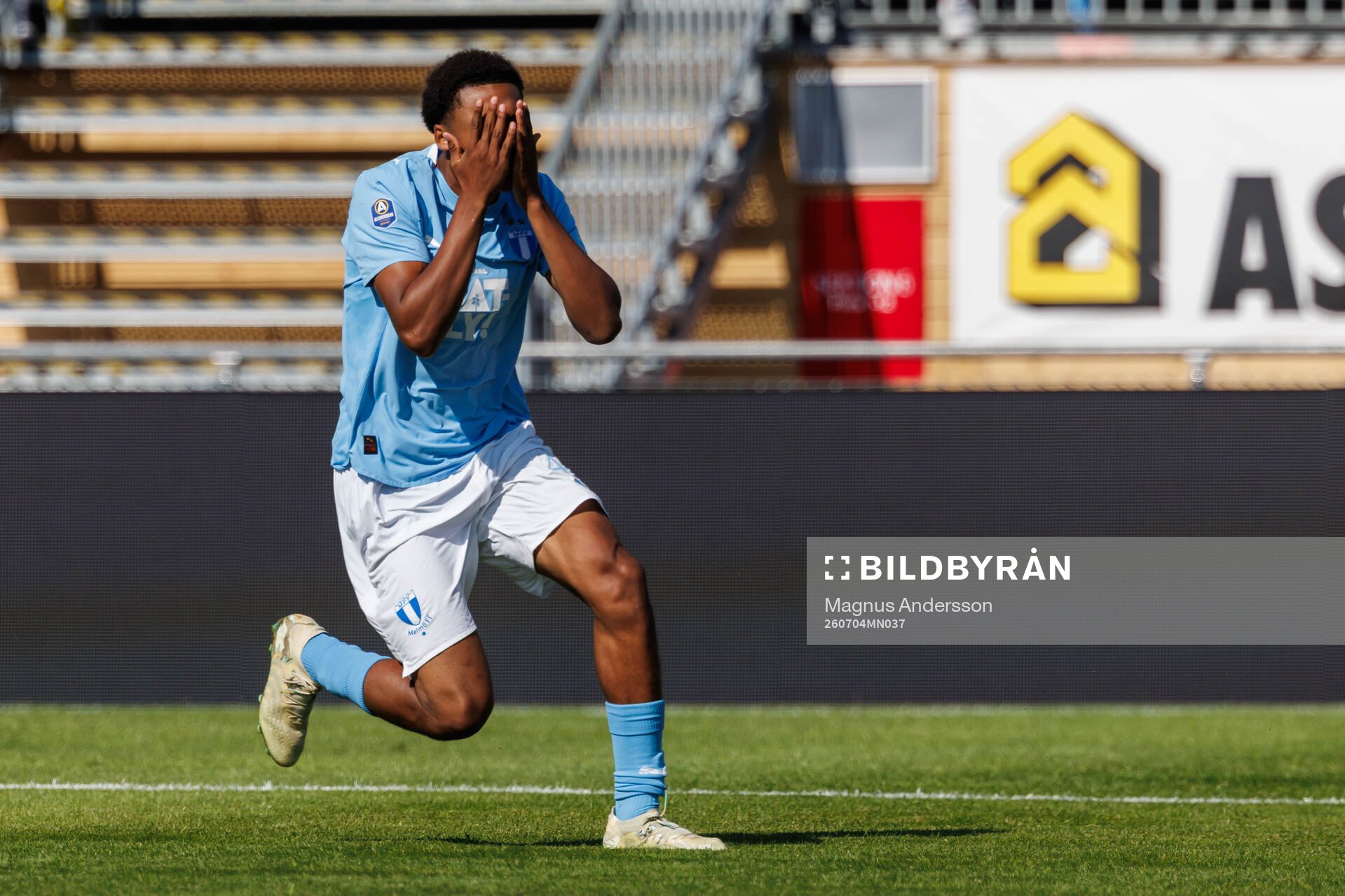 Malmö FFs Theodor Lundbergh deppar