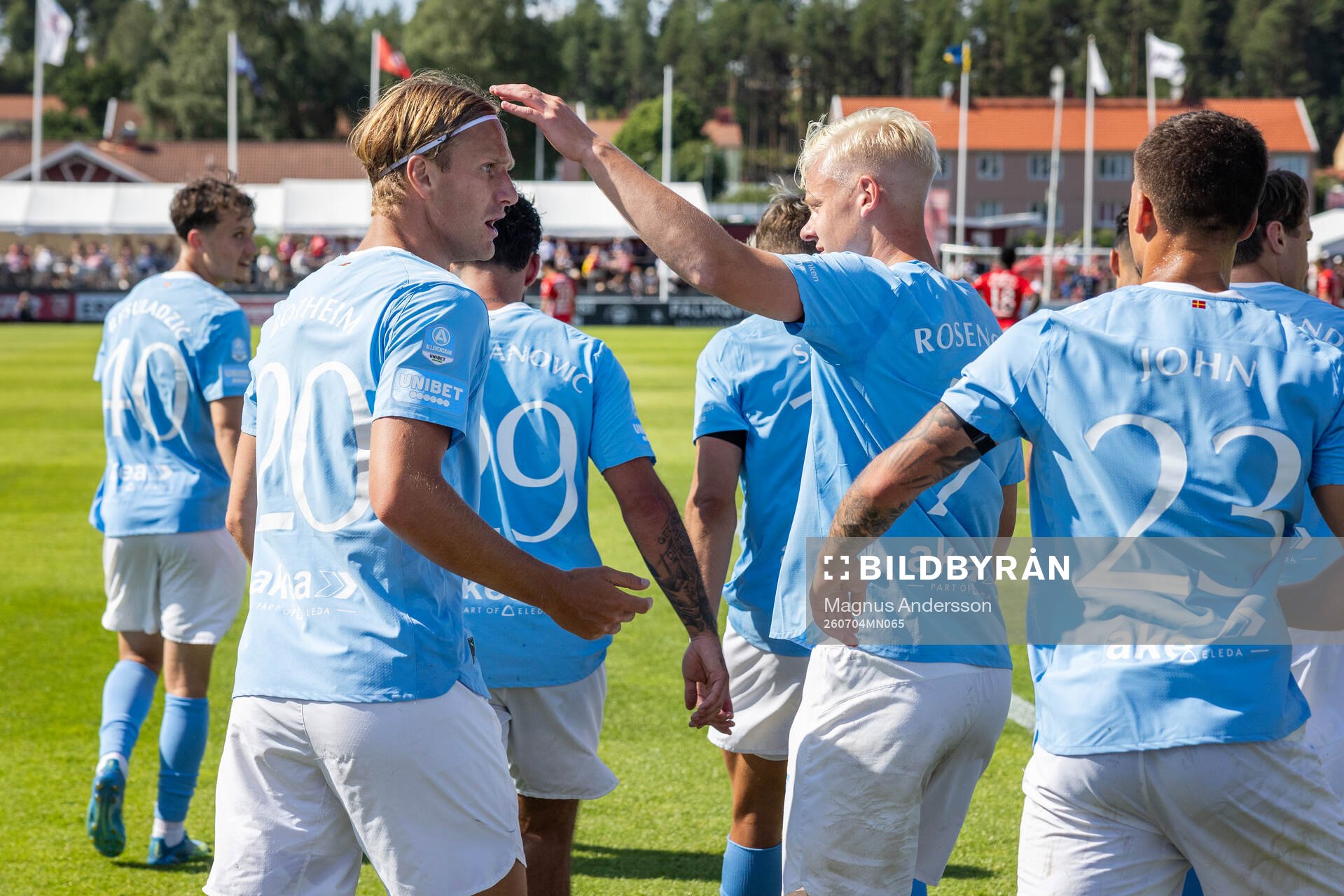 Malmö FFs Erik Botheim jublar med lagkamrater