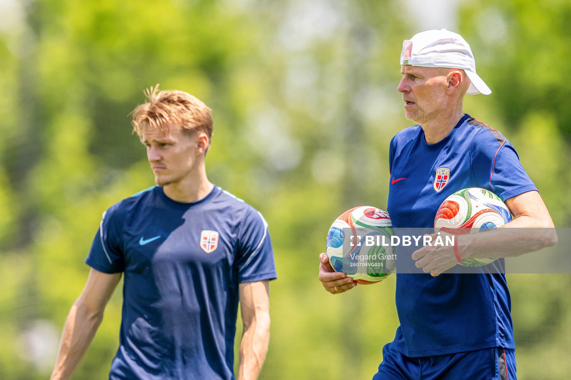 Martin Ødegaard and Ståle Solbakken, head coach of the