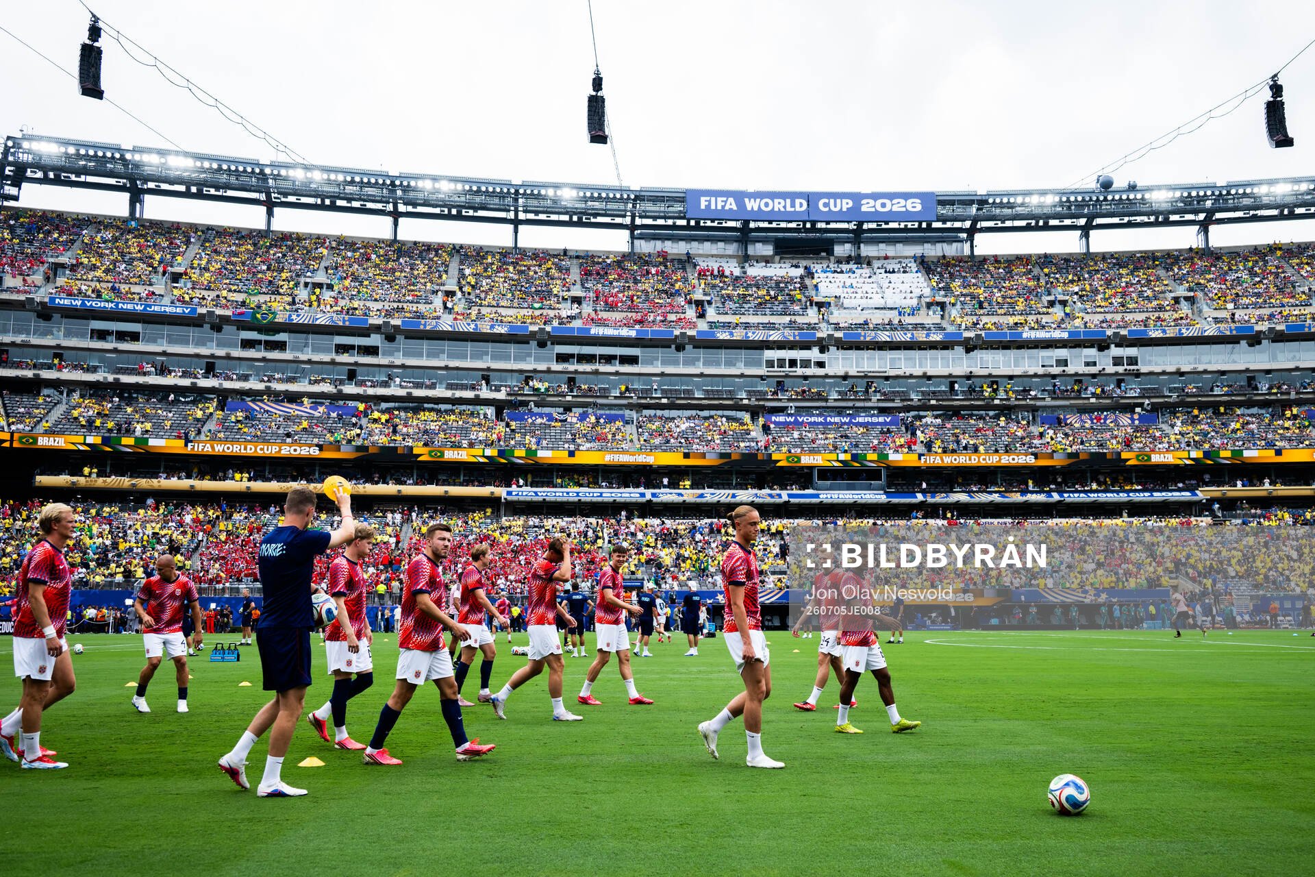 Oscar Bobb of Norway warm up with team mates