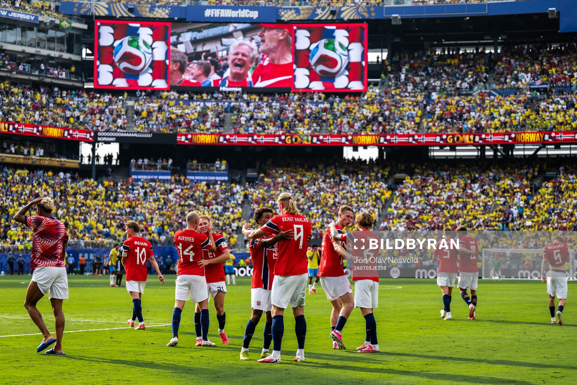 Players of Norway celebrate