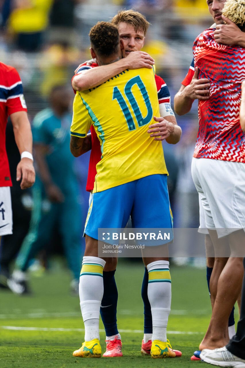 Martin Ødegaard of Norway and Neymar Jr of Brazil