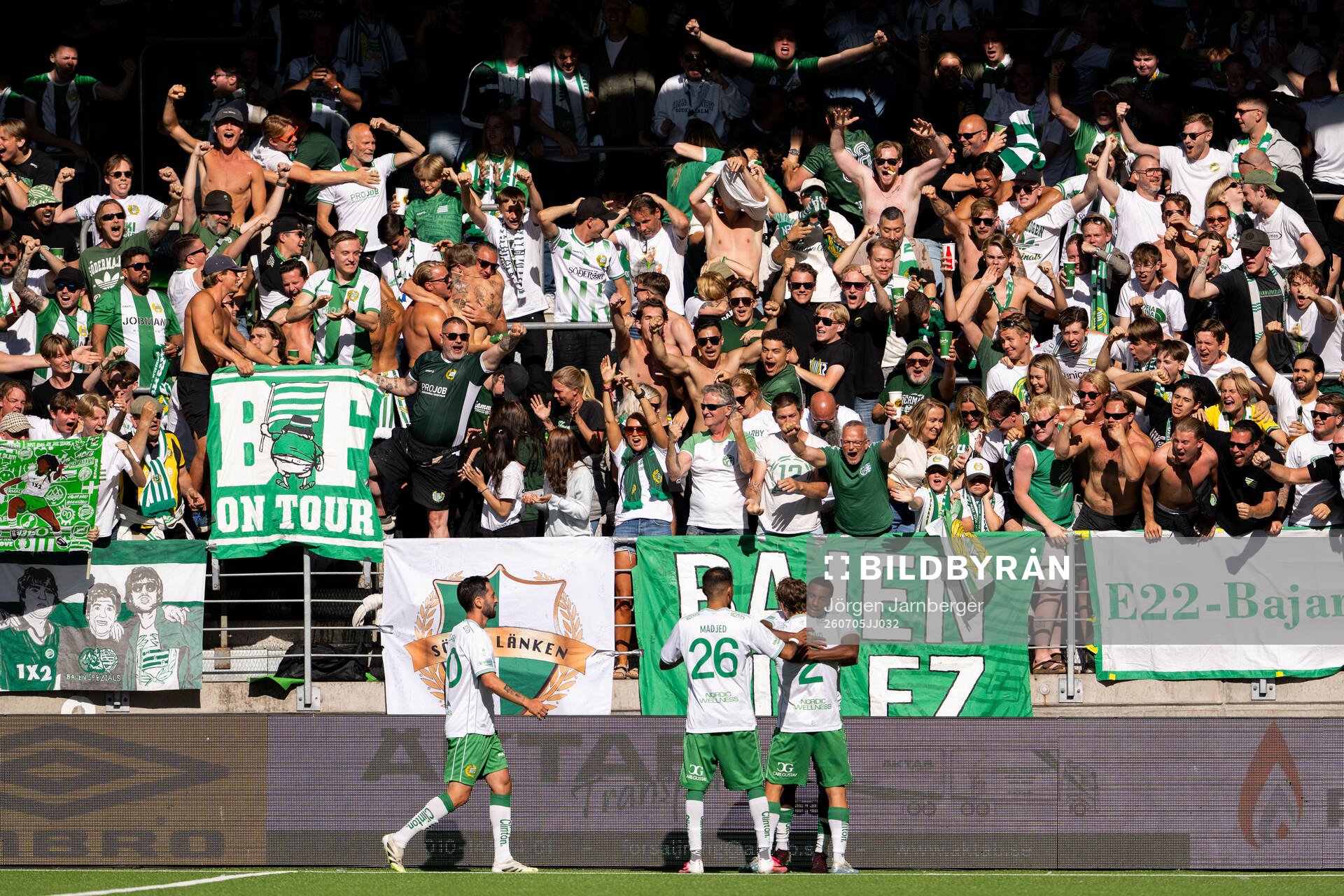 Hammarbys Paulos Abraham jublar med Montader Madjed och