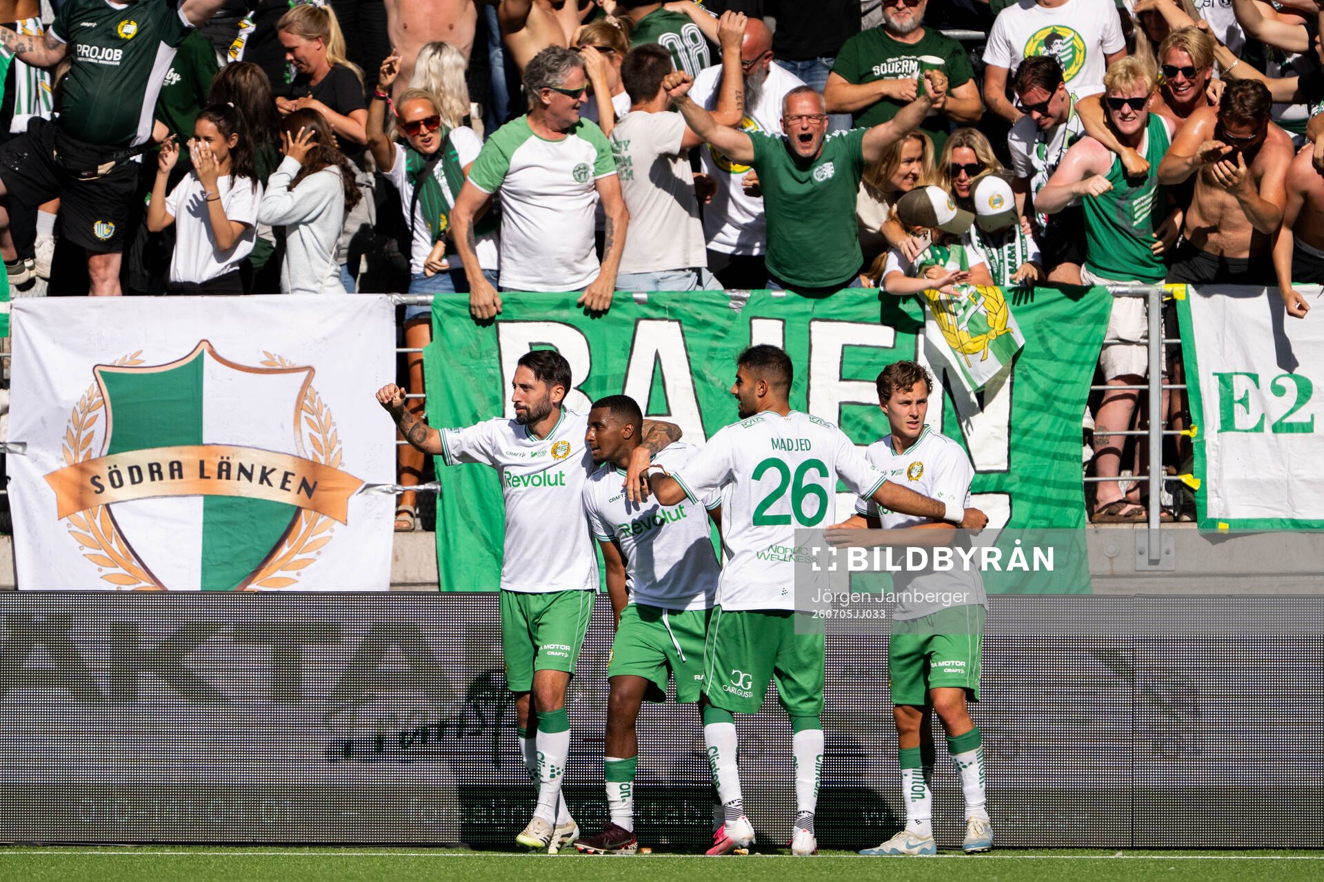 Hammarbys Paulos Abraham jublar med Nahir Besara, Montader