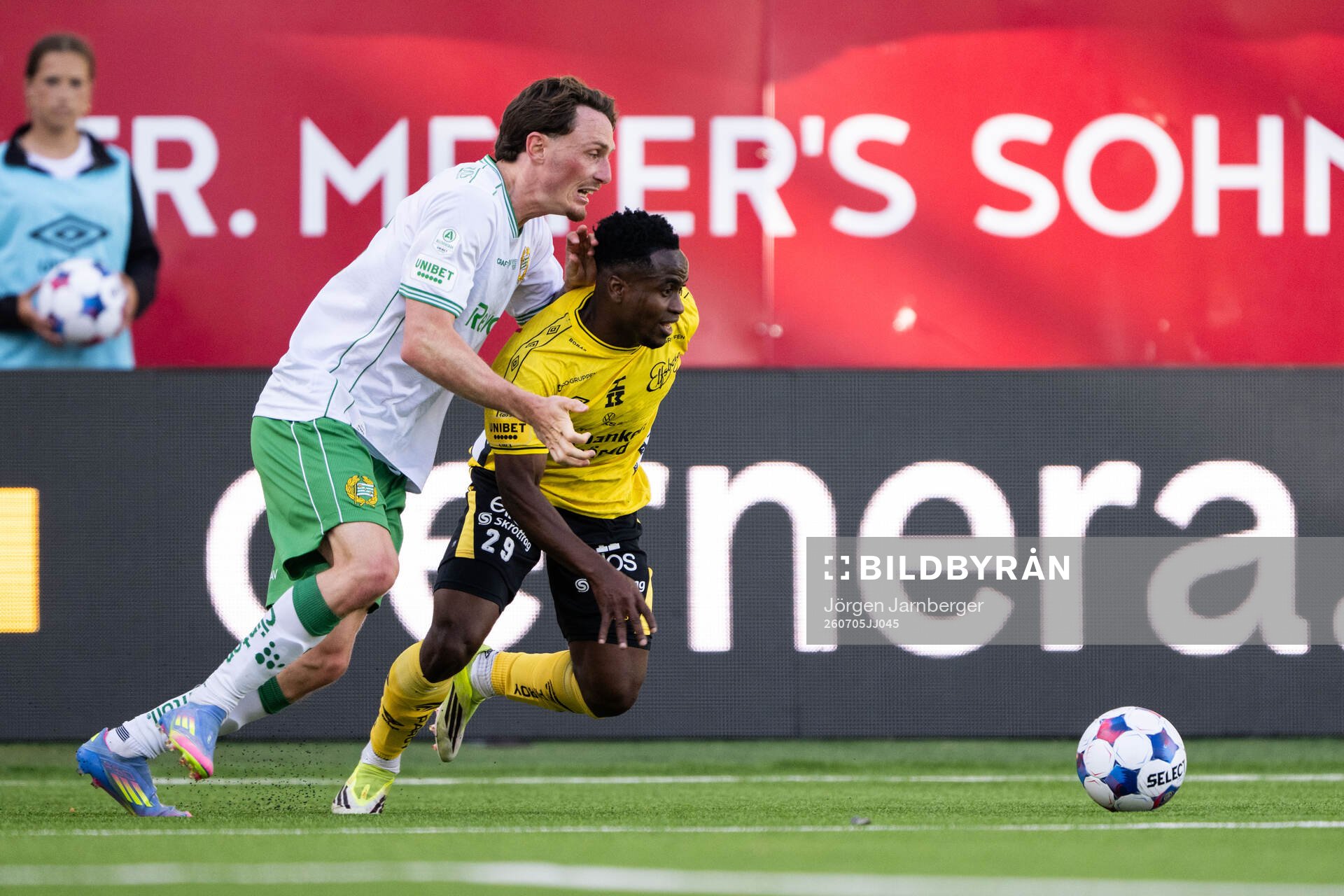 Hammarbys Noah Persson och Elfsborgs Momoh Ibrahim Kamara