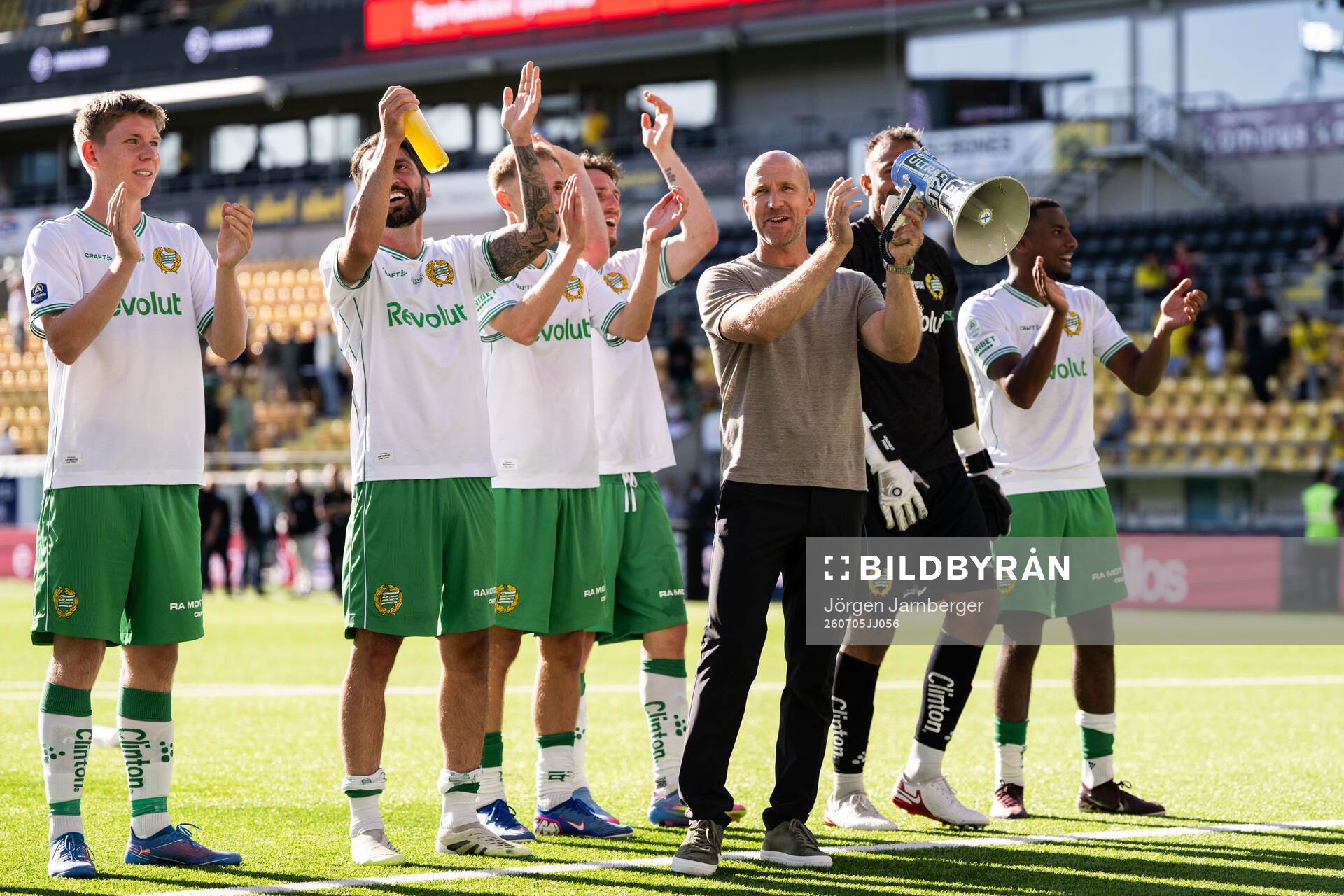 Hammarbys tränare Henrik Rydström jublar
