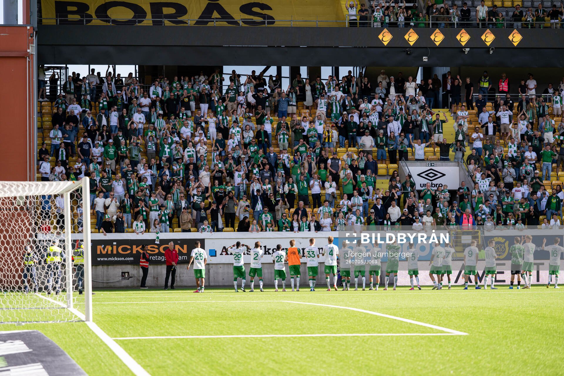 Hammarbys spelare tackar supportrarna