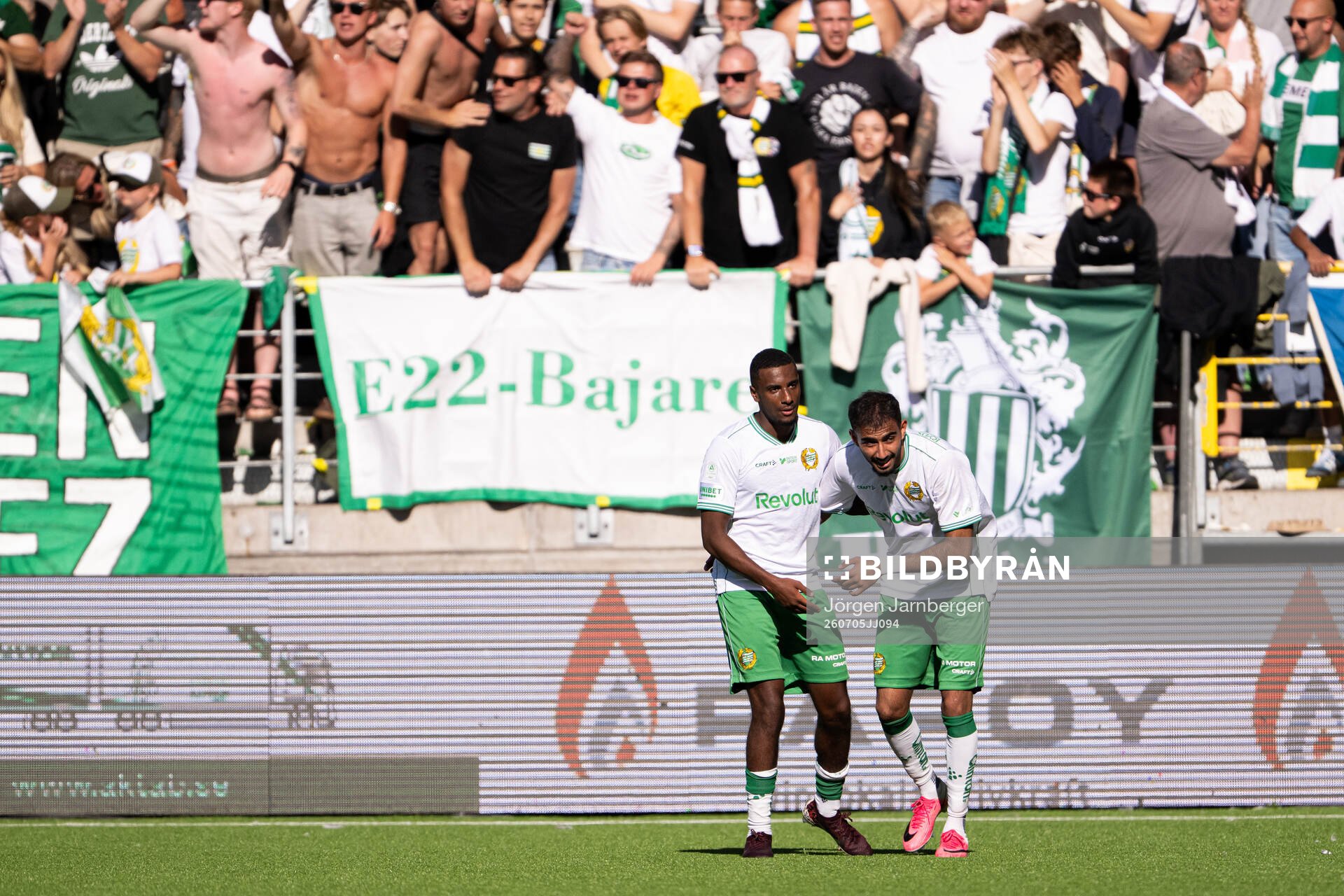 Hammarbys Paulos Abraham och Montader Madjed jublar